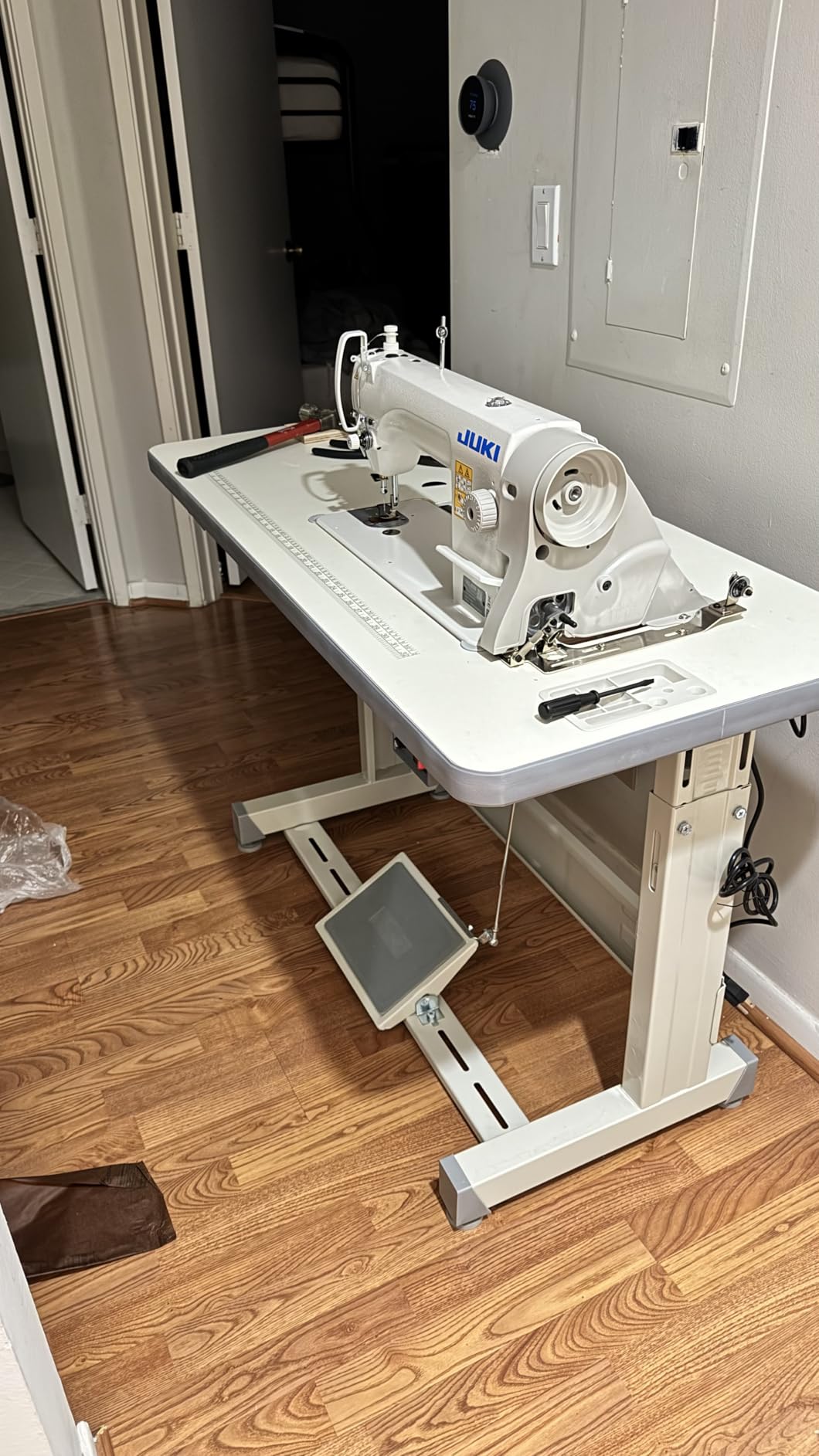 Industrial Sewing Machine Juki DDL-8700 Lockstitch Sewing Machine with Ergonomic Chair + Servo Motor + Table Stand Cut Juki DDL8700 Combo + LED Lamp Commercial Grade Sewing Machine customer photo 2