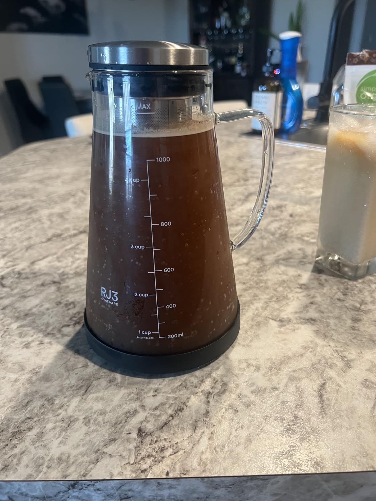 OVALWARE Airtight Cold Brew Iced Coffee Maker Pitcher with Spout - 1.5L/ 51oz Brewing Glass Carafe with Removable Stainless Steel Filter customer photo 2