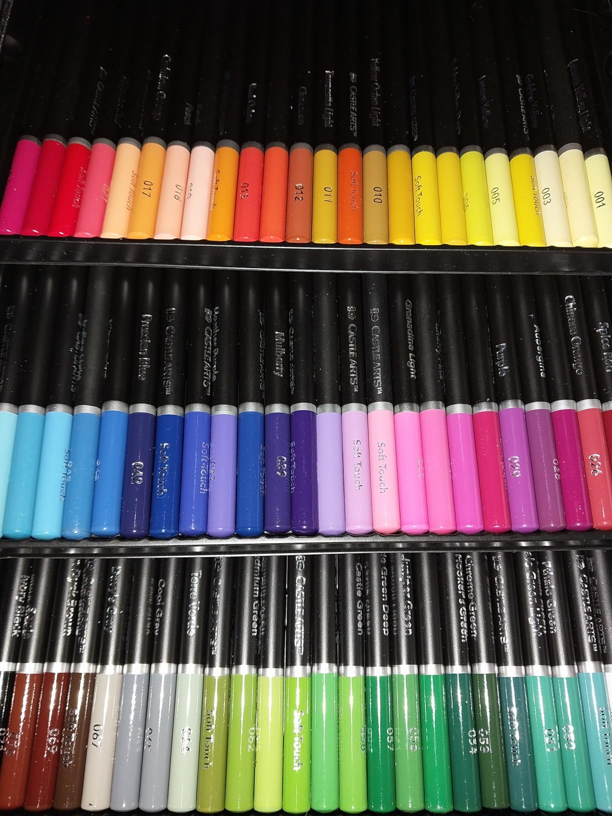 Castle Art Supplies Colored Pencils Set | 72 Premium Soft Core Colored Leads for Adult Artists | Organized in Presentation Tin Case customer photo 2
