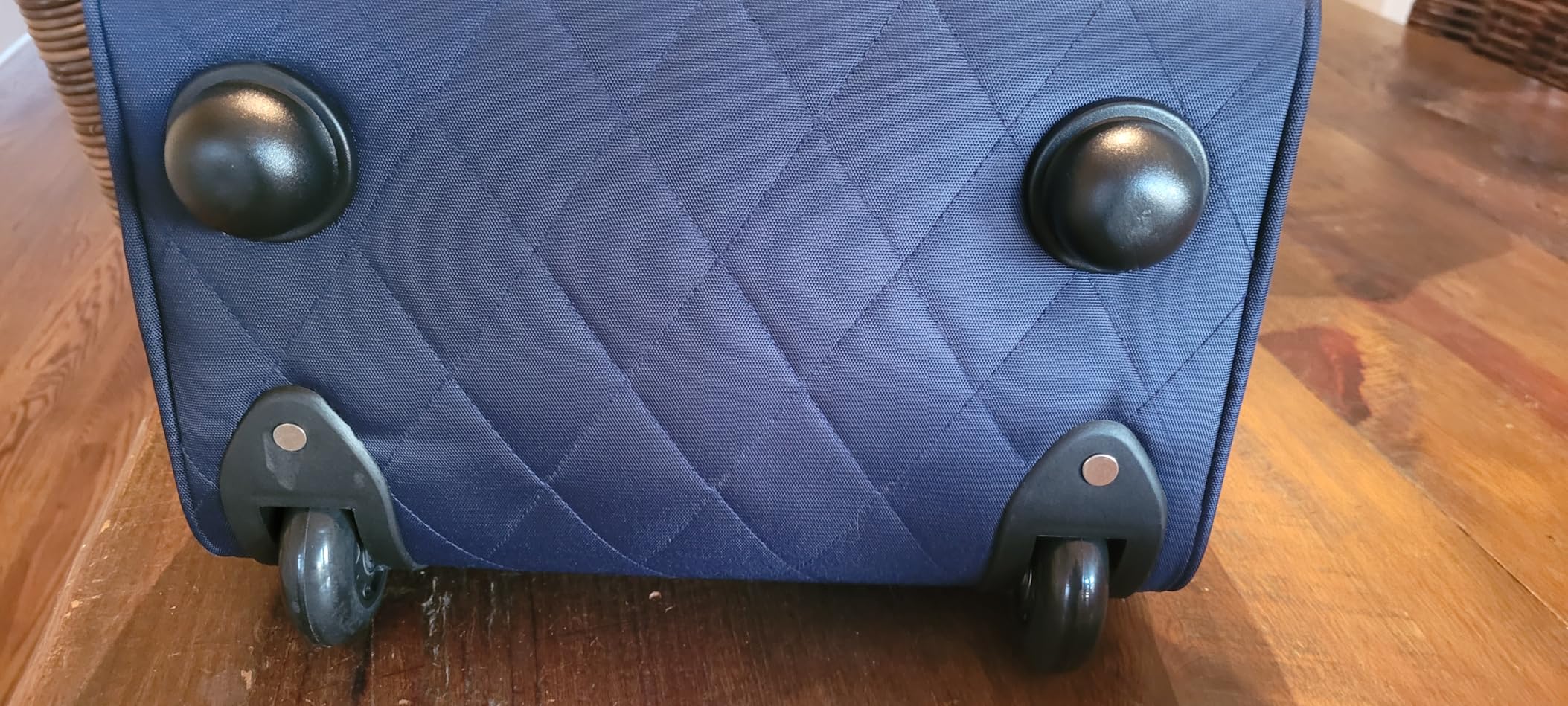 Amazon Basics Underseat Carry-On Luggage with Wheels and Handle, 14