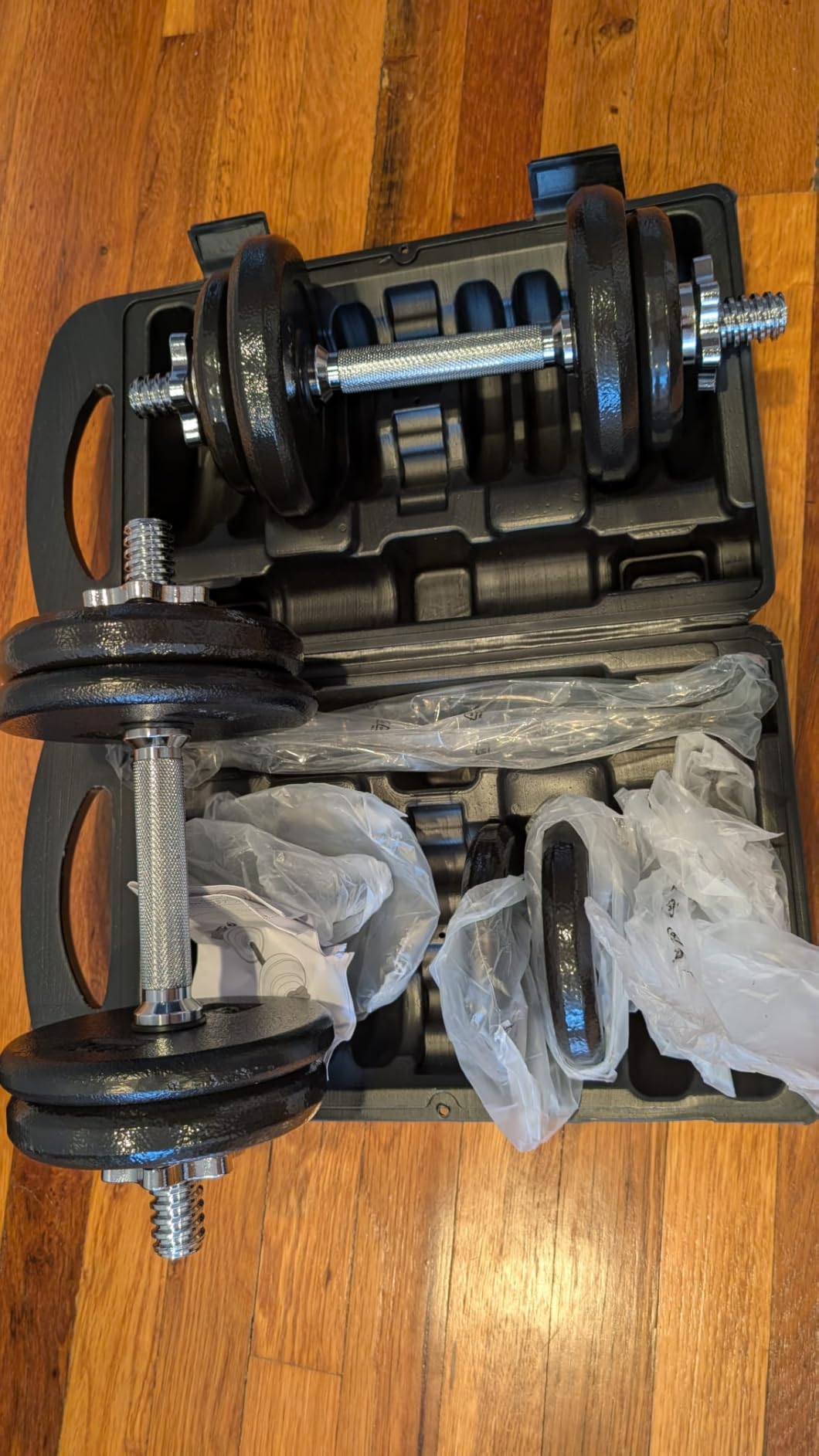 Amazon Basics Adjustable Dumbbell Hand Weight Set with Storage Case, Portable, Secure, 38 Pounds customer photo 1