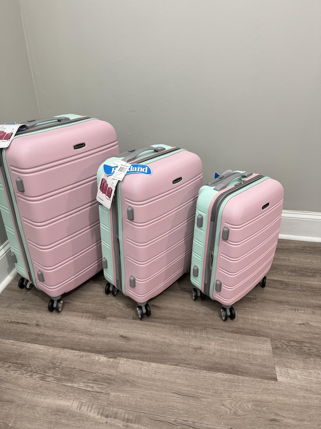 Rockland Melbourne Hardside Expandable Spinner Wheel Luggage, Mint, 3-Piece Set (20/24/28) customer photo 2