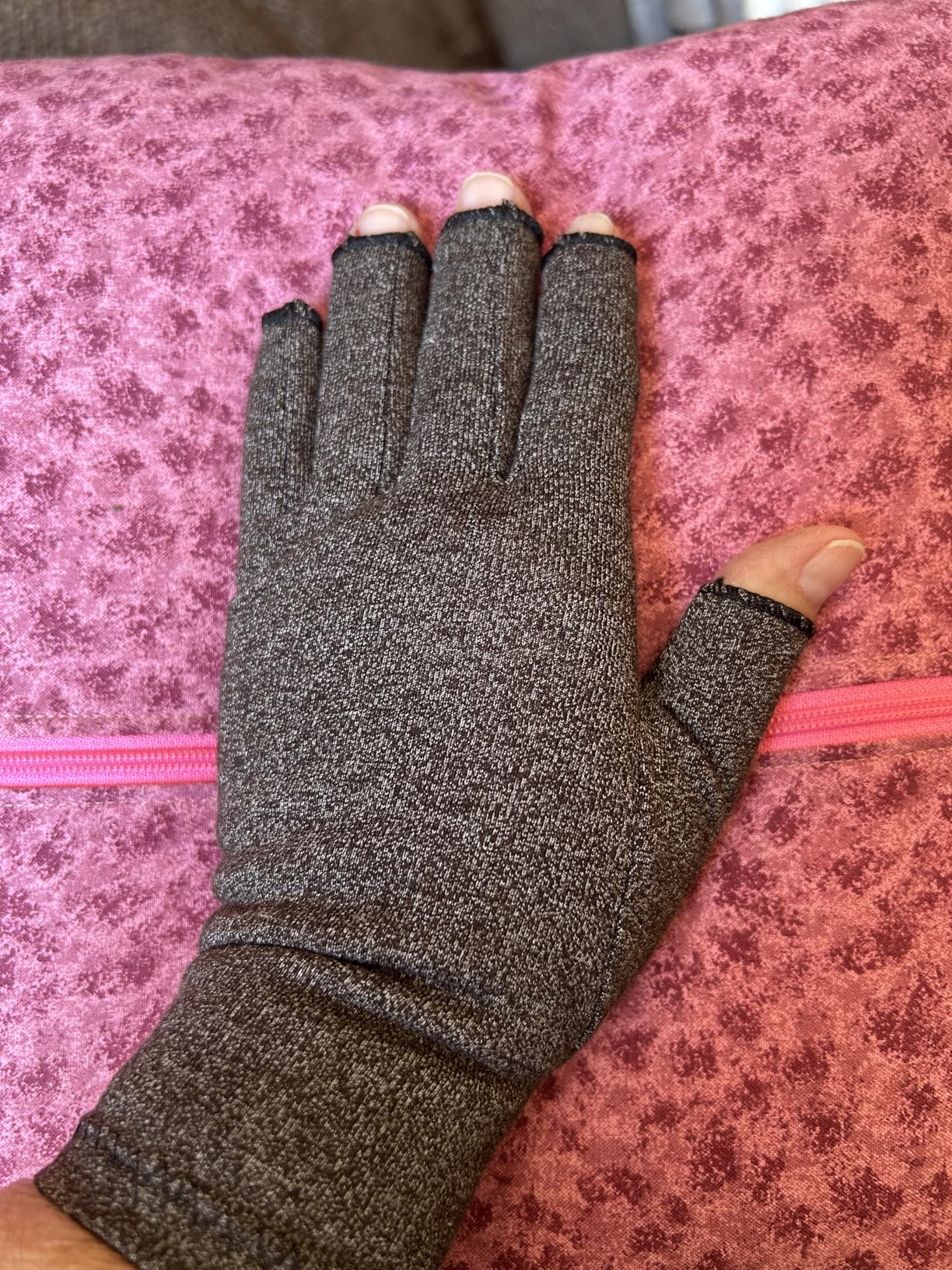 Vive Rheumatoid Arthritis Gloves - Men and Women Fingerless Compression Wrap for Hand Pain and Osteoarthritis - Black Hand Wrap for Arthritic Joint Symptom Relief - Open Finger Fit customer photo 2