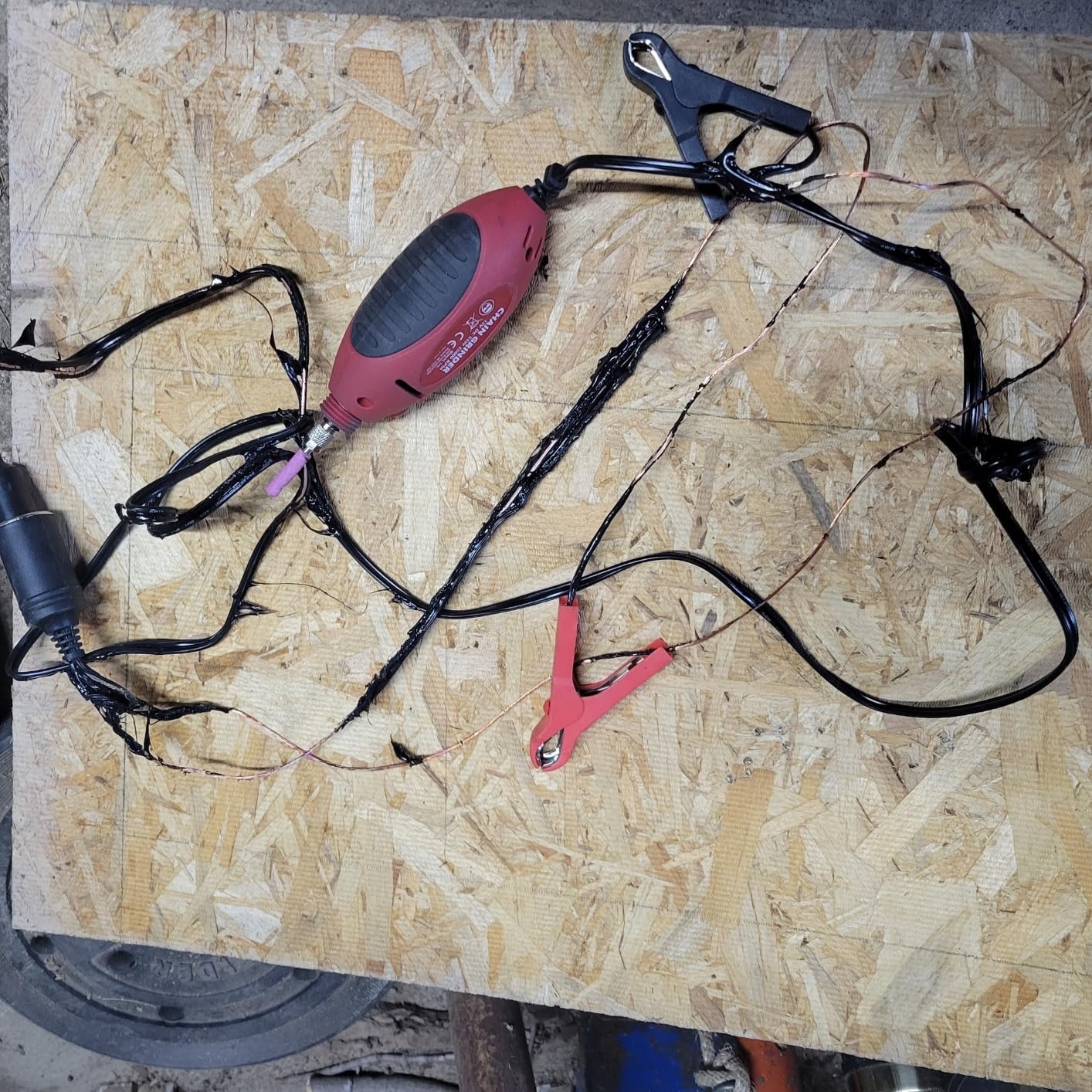 Oregon 12V Sure Sharp Handheld Electric Chainsaw Chain Grinder/Sharpener, 2-in-1 Saw Chain Sharpening & Maintenance Tool, 16' Cable (575214) customer photo 2