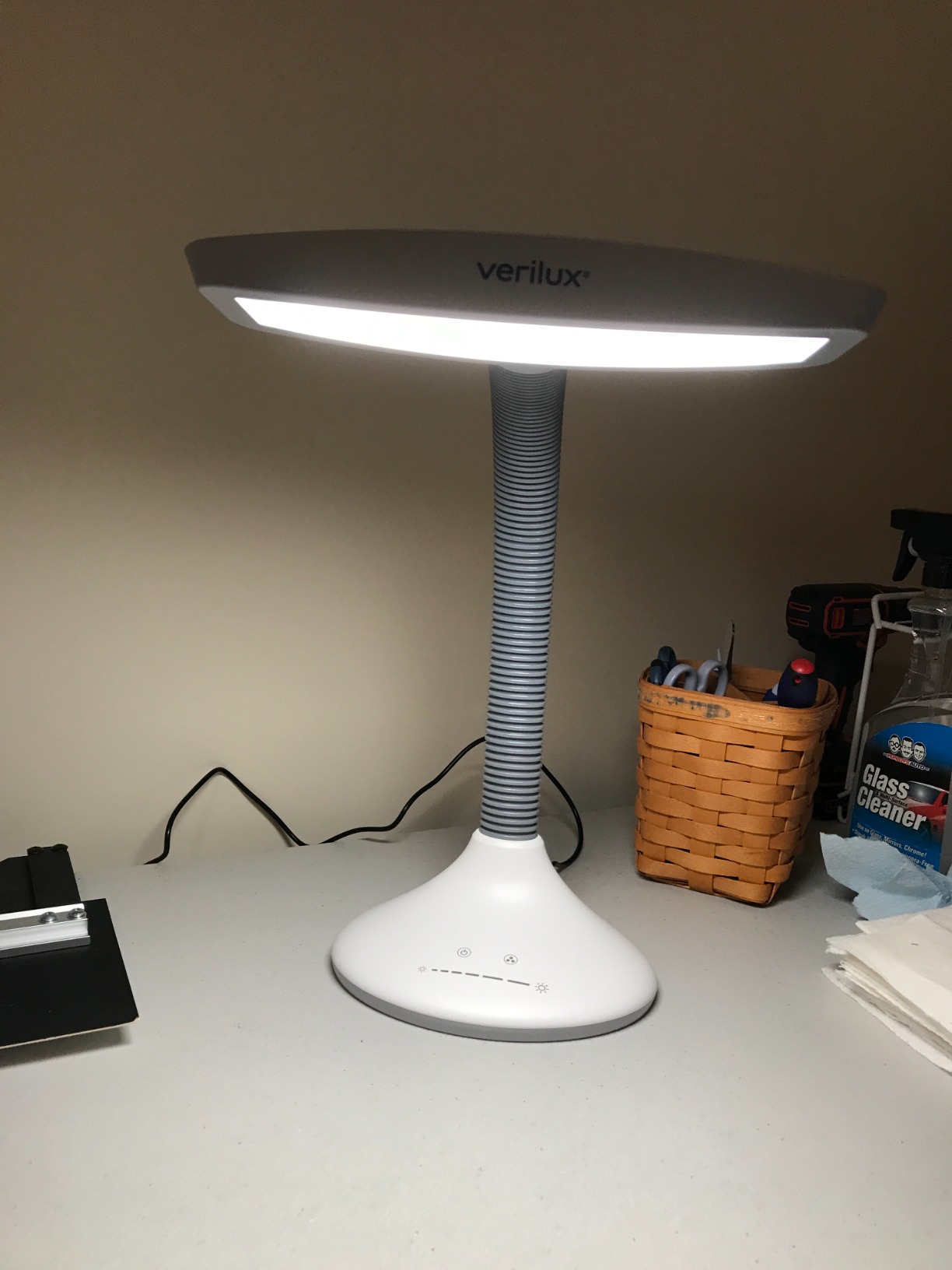 Verilux SmartLight Full Spectrum LED Desk Lamp with Adjustable Brightness, Flexible Gooseneck and Integrated USB Charging Port - Reduces Eye Strain and Fatigue - Ideal for Readers, Artists, Crafters customer photo 1