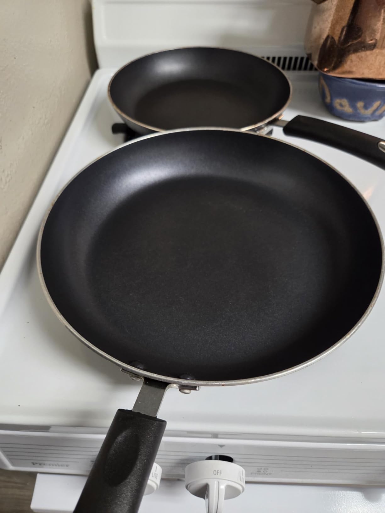 Utopia Kitchen Nonstick Cookware 3 Piece Omelette Pan Skillet Set, Nonstick Frying Pans with Induction Bottom, 8, 9.5 & 11 Inches Frying Pans with Bakelite Handles, PFOA Free, Grey customer photo 2
