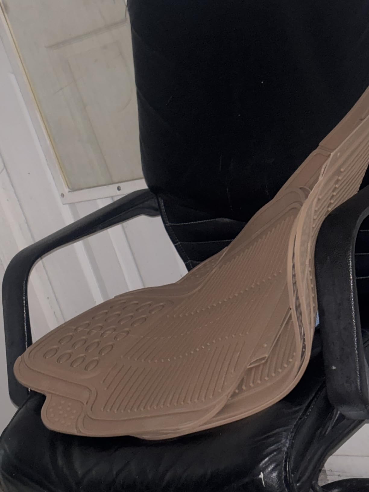 BDK Floor Mats, 4-Piece All-Weather Car Mat with Universal Fit Design, Durable Rubber Car Floor Mats with Capture Ridges, Waterproof for Cars Trucks SUV (Black) customer photo 1