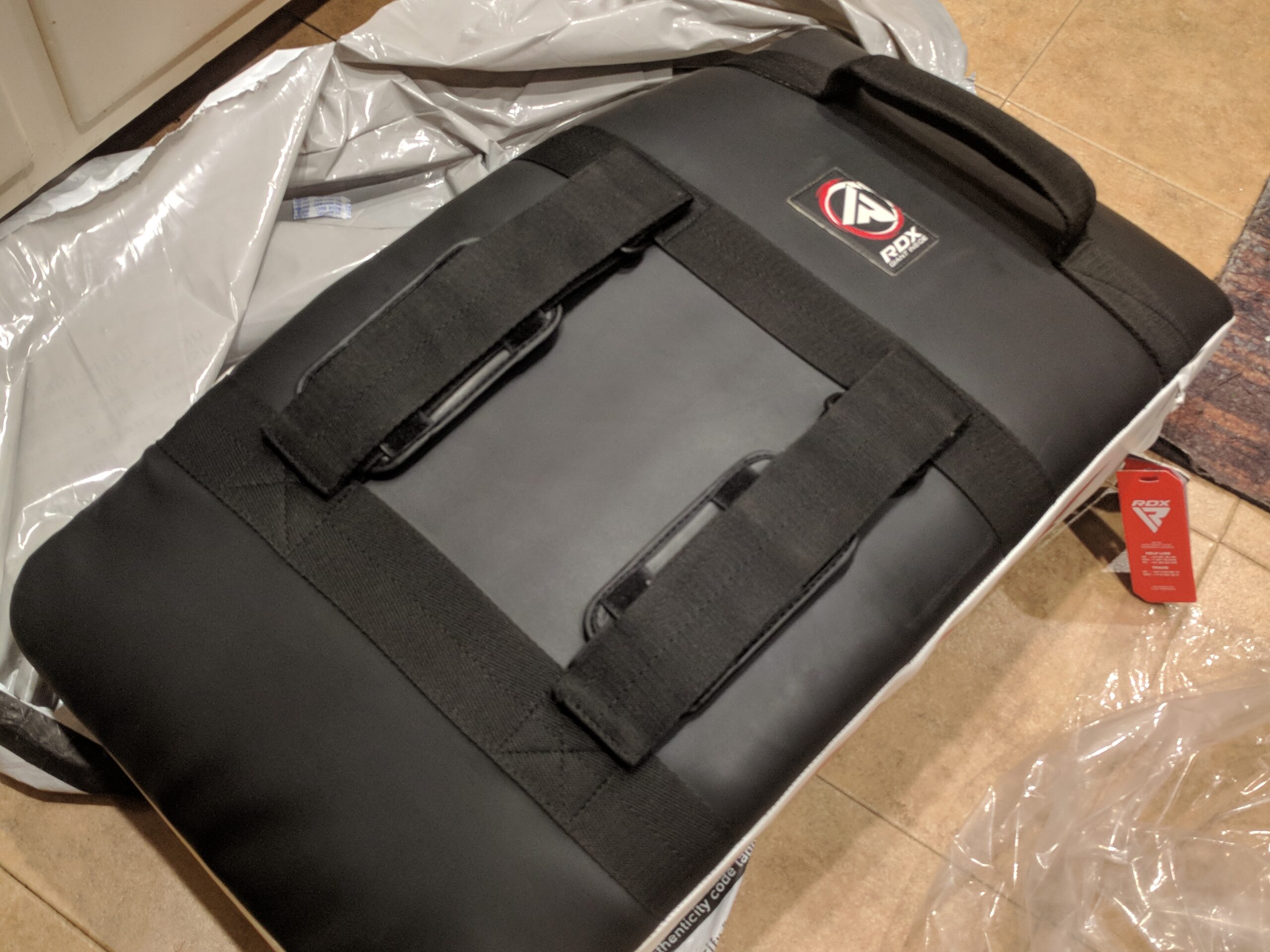 RDX Kick Shield Muay Thai Kickboxing, 60CM Large Heavy Curved Kicking Striking Body Pad, Punching Foot Target MMA Boxing Training, 3 Padded Handles, Martial Arts Karate TKD Taekwondo (ONE PAD ONLY) customer photo 1