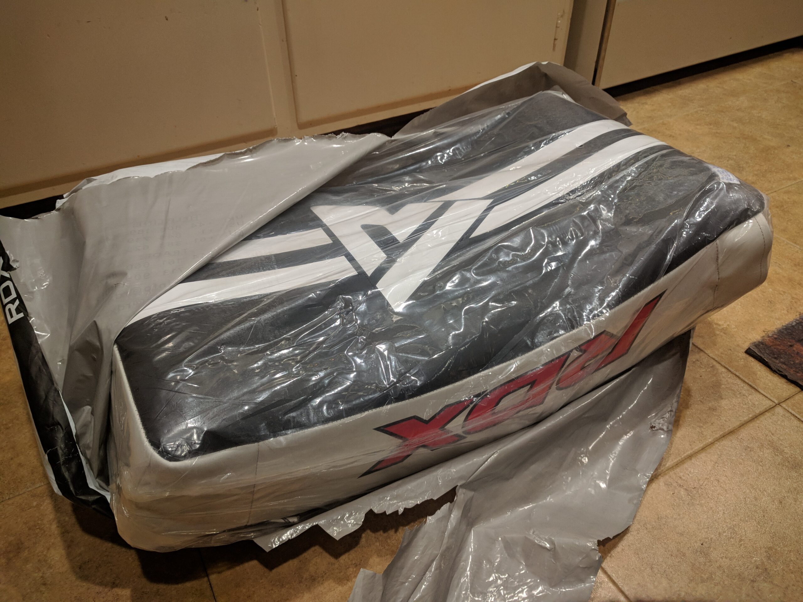 RDX Kick Shield Muay Thai Kickboxing, 60CM Large Heavy Curved Kicking Striking Body Pad, Punching Foot Target MMA Boxing Training, 3 Padded Handles, Martial Arts Karate TKD Taekwondo (ONE PAD ONLY) customer photo 2