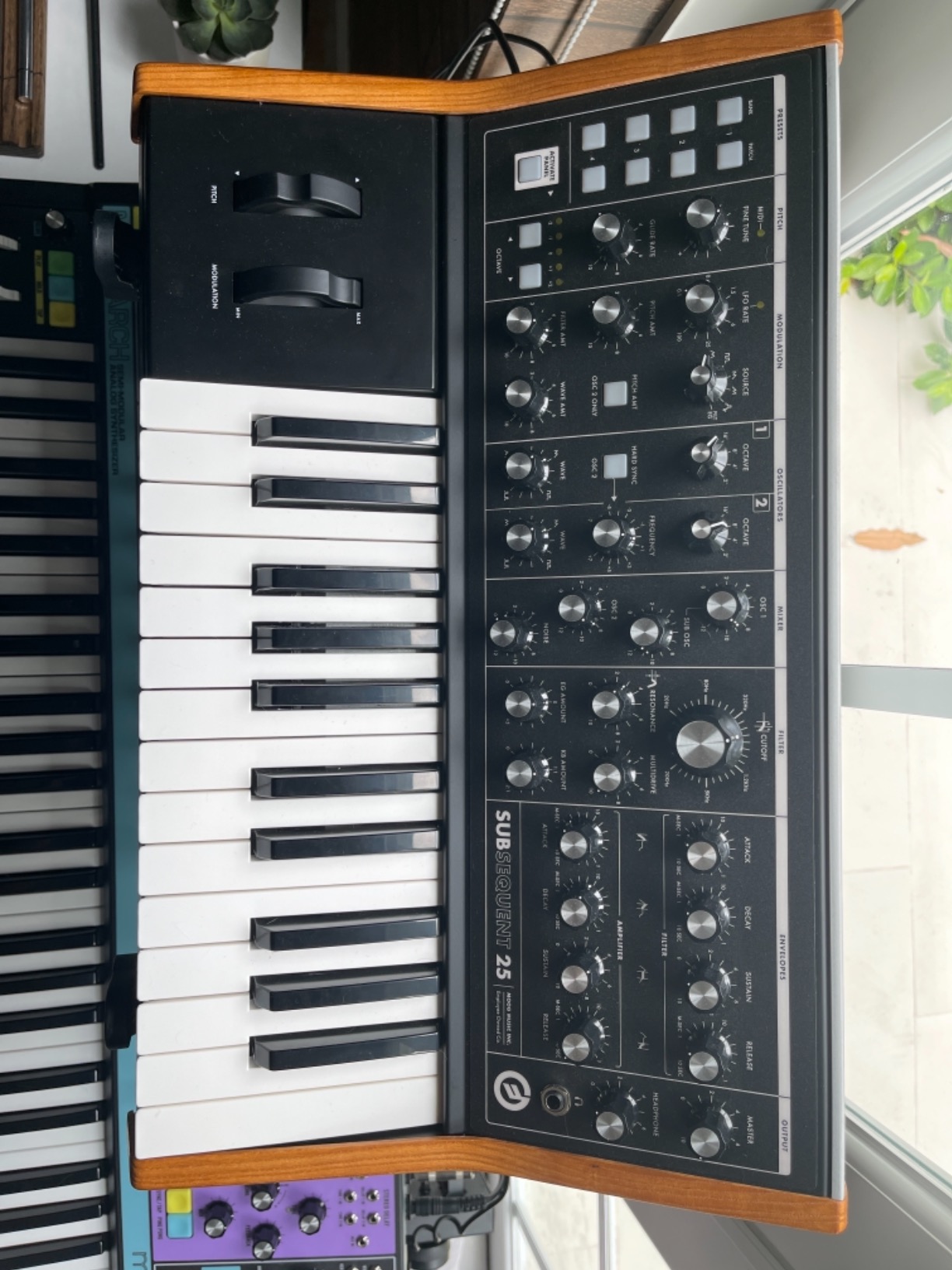 MOOG Subsequent 37 Paraphonic Analog Synthesizer and MIDI Keyboard with 37 Semi Weighted Keys, Headphone Amp, 256 Presets, Screen and Software Editor customer photo 2