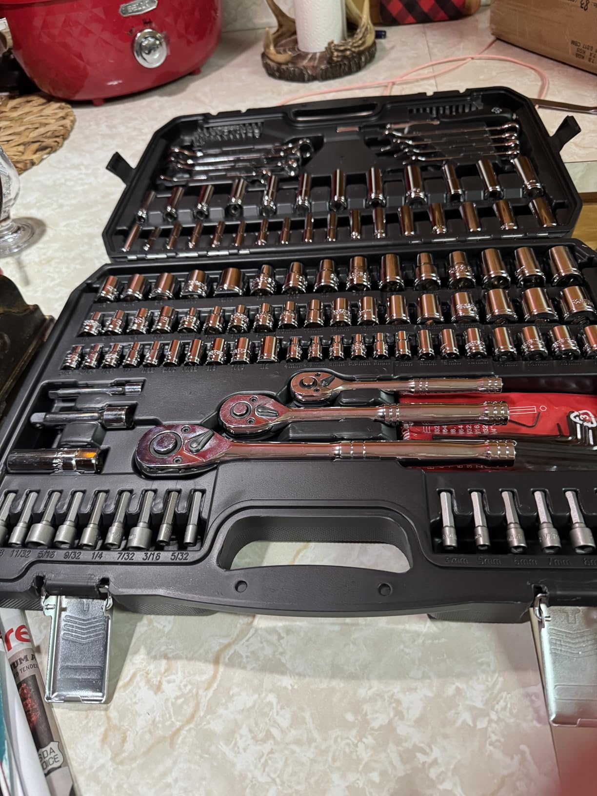 Amazon Basics Mechanic's Socket Tool Set With Case, Metric Sizes, 145-Piece customer photo 2