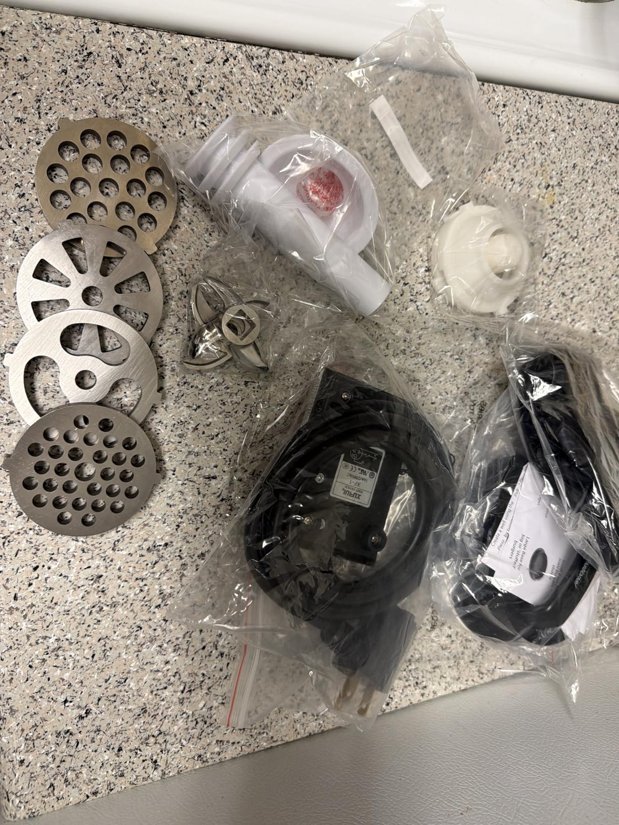 STX International Turboforce 3000 Series 6-in-1 Electric Meat Grinder | 3000W Max | 3-Speed | Foot Pedal | 5 Grinding Die | 3 Stainless Steel Blades | Sausage Stuffer | Kubbe Maker & More Included customer photo 2