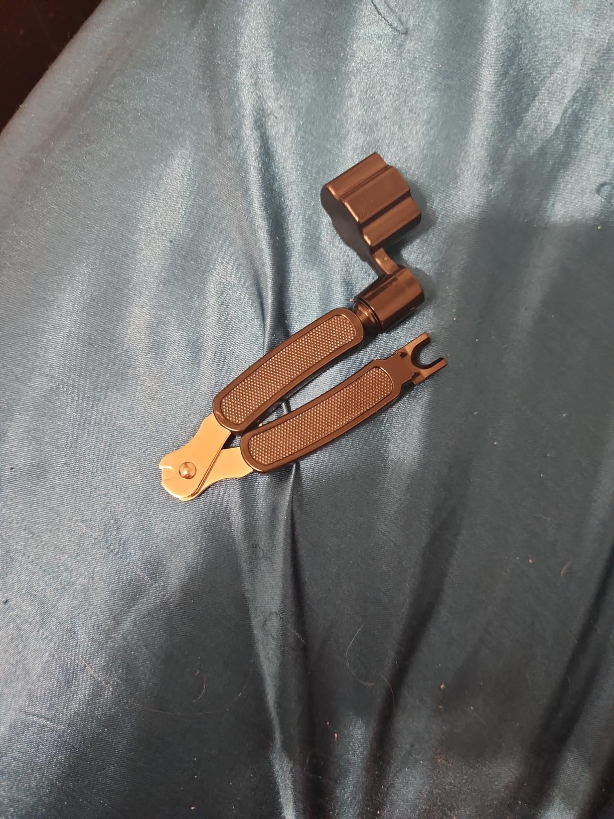 Professional Guitar String Winder Cutter and Bridge Pin Puller, Guitar Repair Tool Functional 3 in 1 (Black) customer photo 2