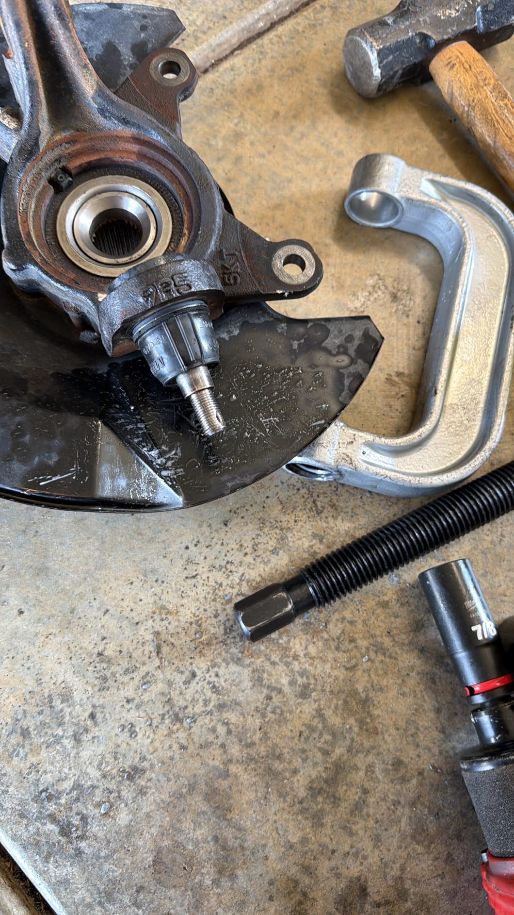 DAYUAN Ball Joint Press & U Joint Removal Tool Kit with 4x4 Adapters for Most 2WD and 4WD Cars and Light Trucks with Red Storage Case customer photo 2