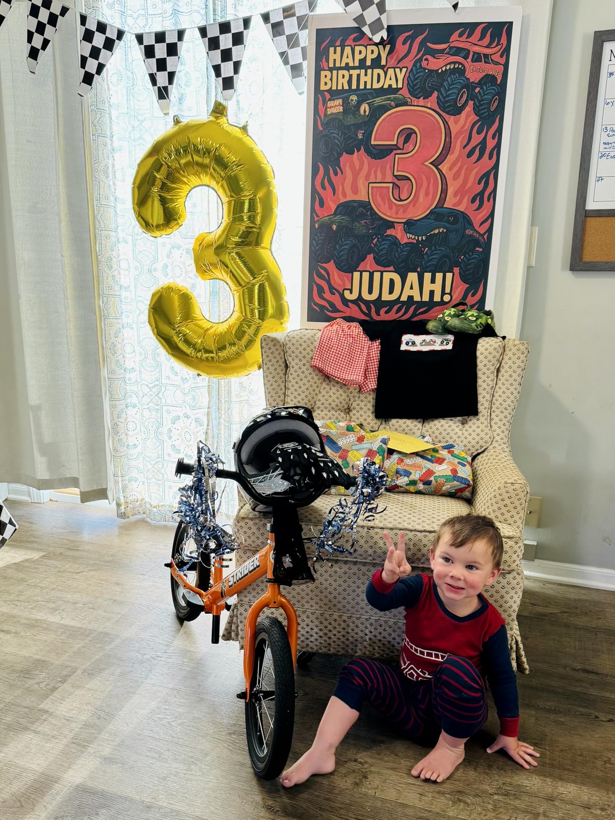 Strider 14x, Balance Bike for Kids 3 to 6 Years - Includes Custom Grips, Padded Seat, Performance Footrest & All-Purpose Tires - Easy Assembly & Adjustments customer photo 1