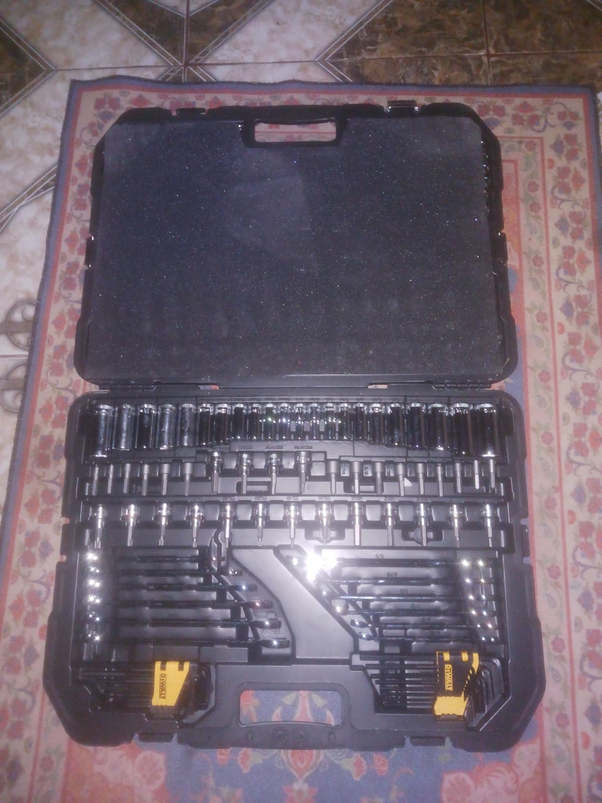 DEWALT Mechanic Tool Set, 247-Piece, 1/4 in., 3/8 in. and 1/2 in. Drive, SAE, Ratchets, Sockets, Hex Keys, Combination Wrenches, Polish Chrome Finish (DWMT81535) customer photo 2