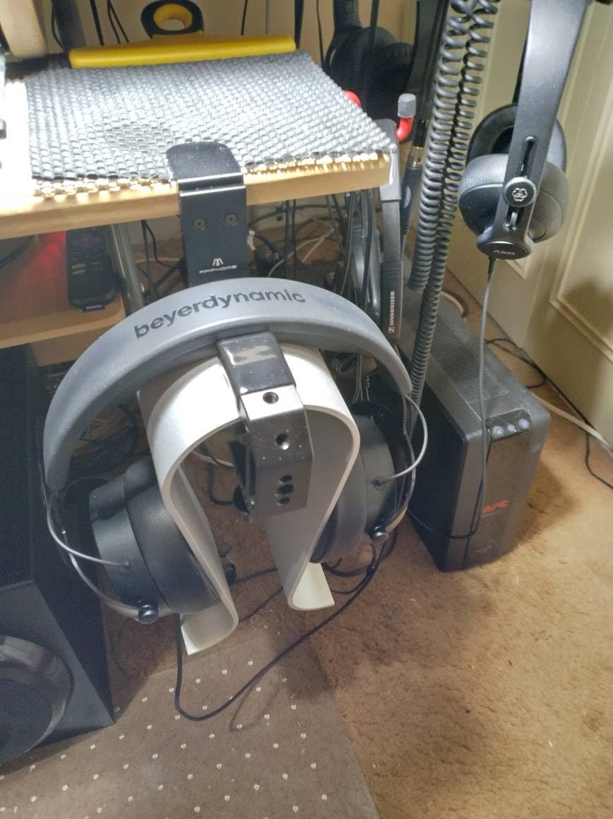 Monoprice Headphone Stand - Silver, Full Aluminum Construction, Solid and Stable, Fits Most Headphones customer photo 1