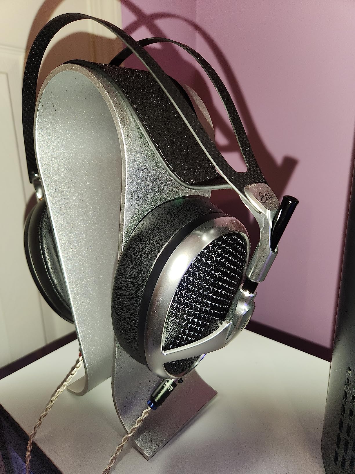 Monoprice Headphone Stand - Silver, Full Aluminum Construction, Solid and Stable, Fits Most Headphones customer photo 2