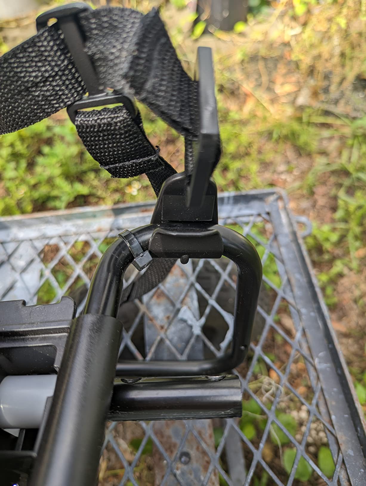 Chapin International 63924 4-Gallon 24V Extended Spray Battery Backpack Sprayer, with Adjustable Brass Nozzle, 1-Pack, Translucent White customer photo 1