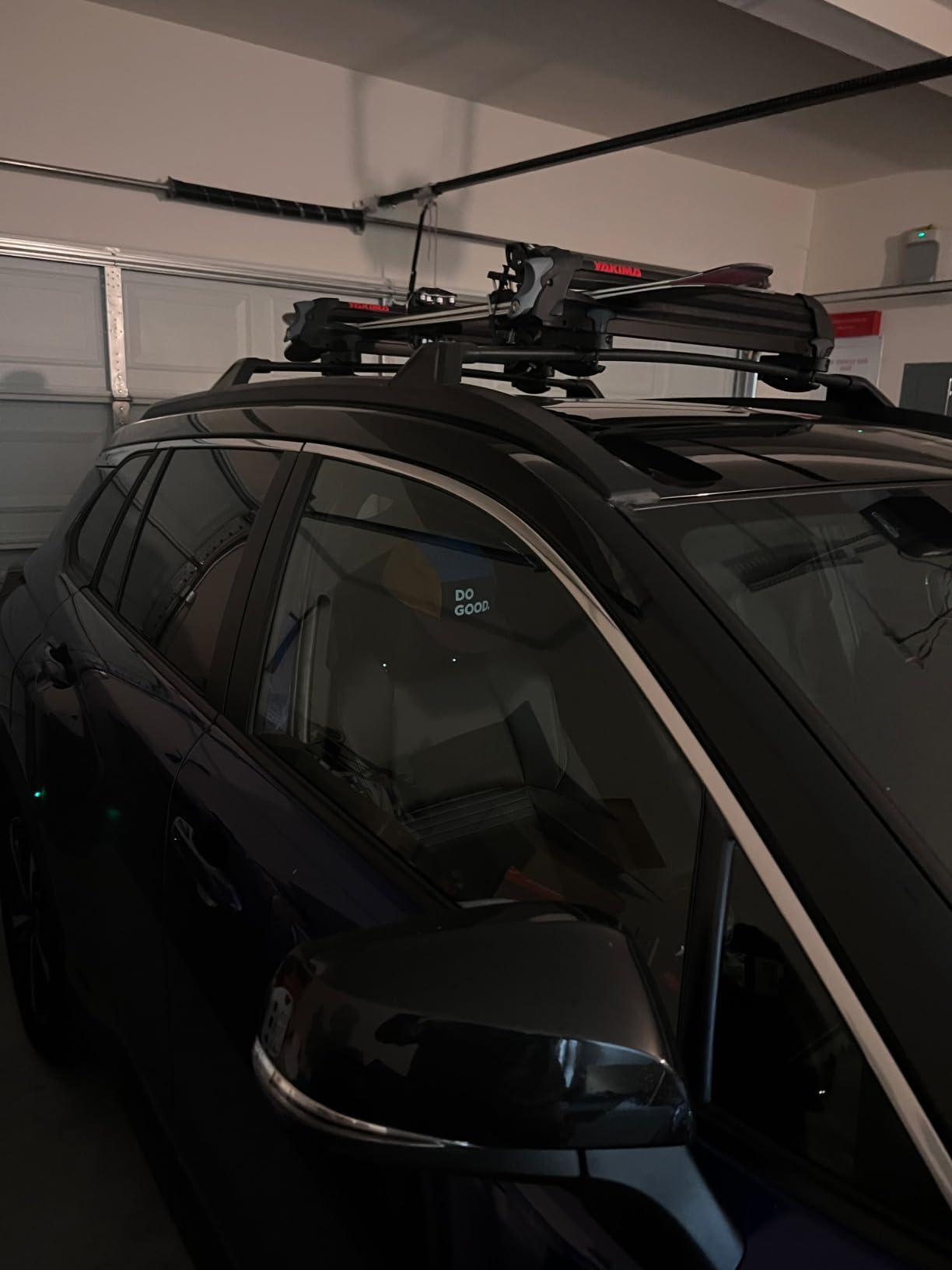 Yakima Ski & Snowboard Car Roof Rack, Fits 6 Ski Pairs or 4 Boards, PowderHound 6 - for Reliable & Secure Transport, Compatible with Yakima Crossbars customer photo 2