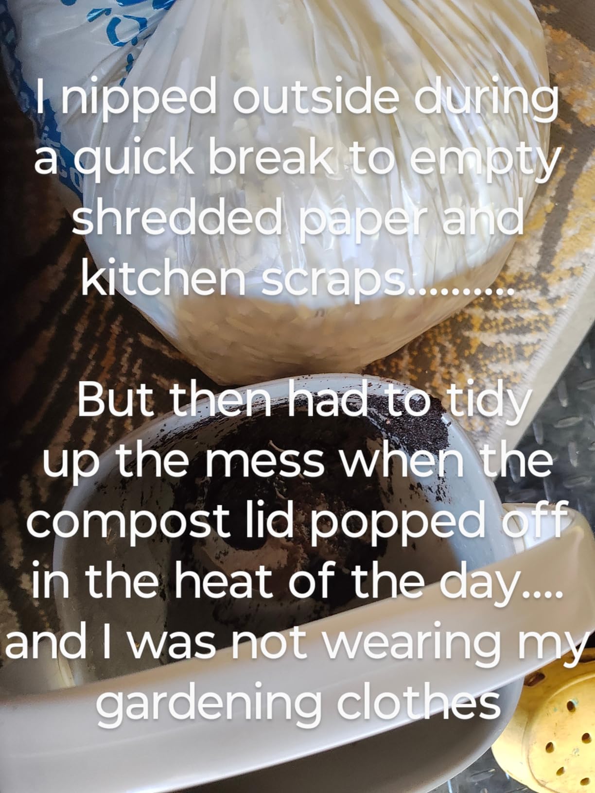 Miracle-Gro Compost Tumbler Single Chamber - Easy-Turn Composter Tumbler Outdoor for Fast Composting - Heavy-Duty Composting Bin with 1 Sliding Door (18.5 Gallon / 70 Liter) customer photo 2