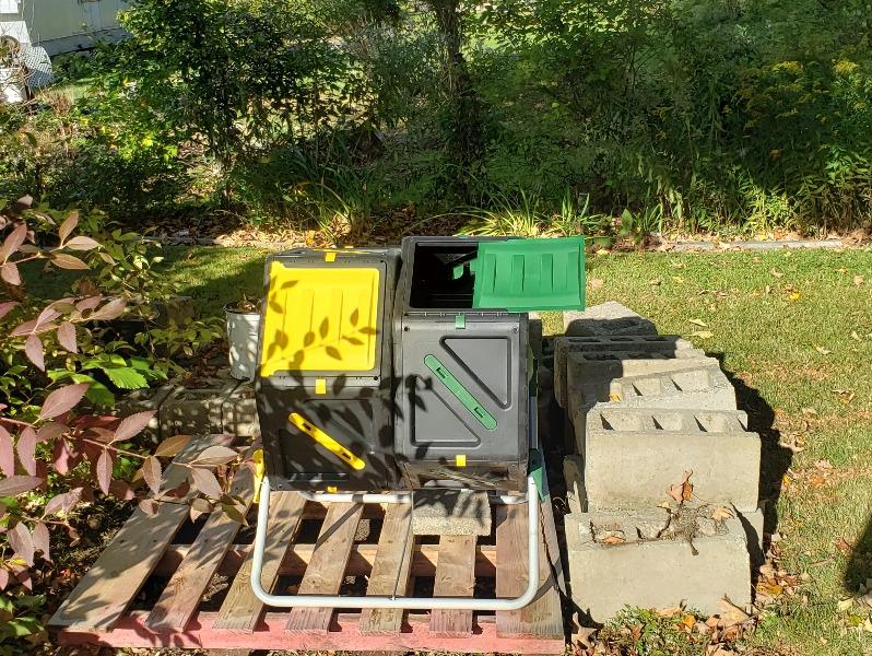 Miracle-Gro Dual Chamber Compost Tumbler - Easy-Turn, Heavy-Duty Outdoor Bin Composter with 2 Sliding Doors (2x18.5 Gal/70L customer photo 2