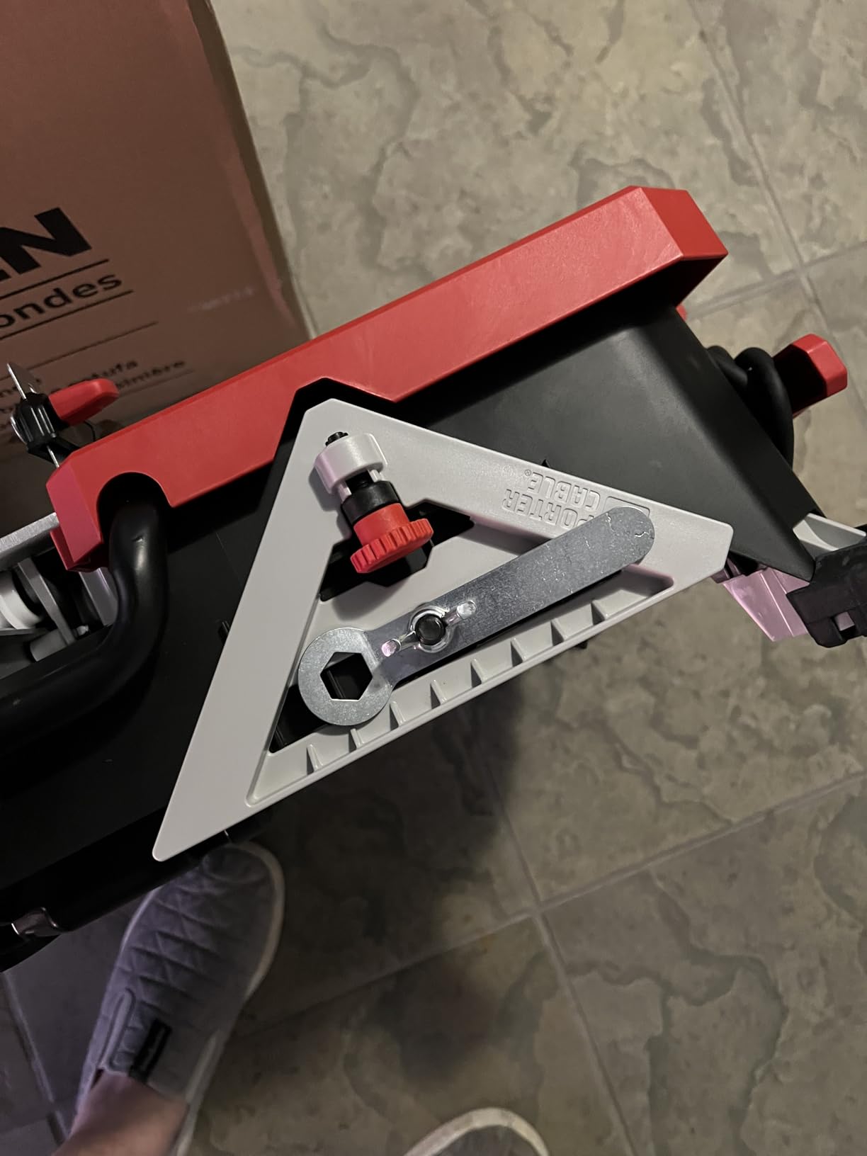 PORTER-CABLE Tile Saw, Wet Saw with 7-inch Cutting Capacity and On-Board Cutting Guide (PCE980) customer photo 1