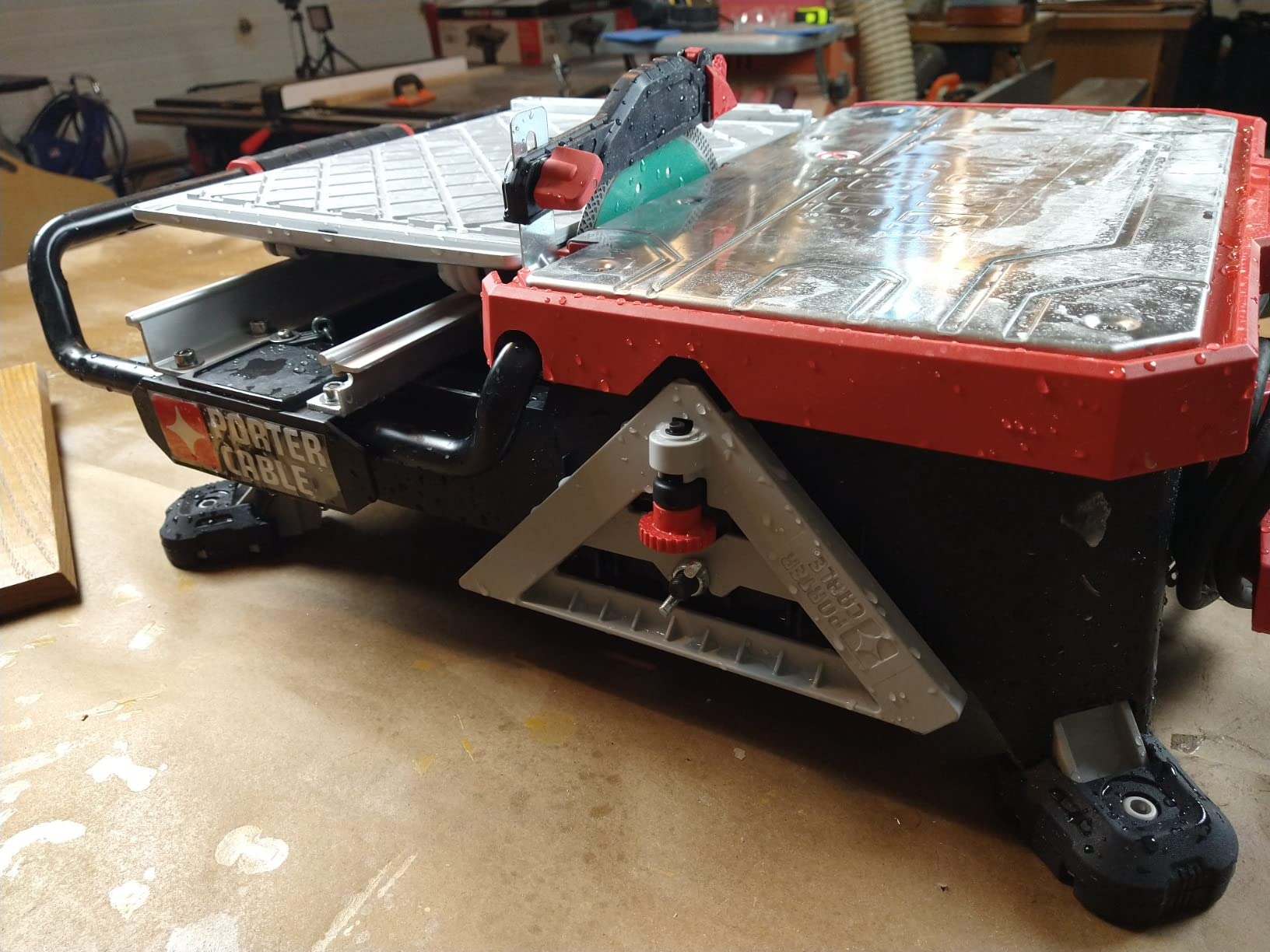 PORTER-CABLE Tile Saw, Wet Saw with 7-inch Cutting Capacity and On-Board Cutting Guide (PCE980) customer photo 2