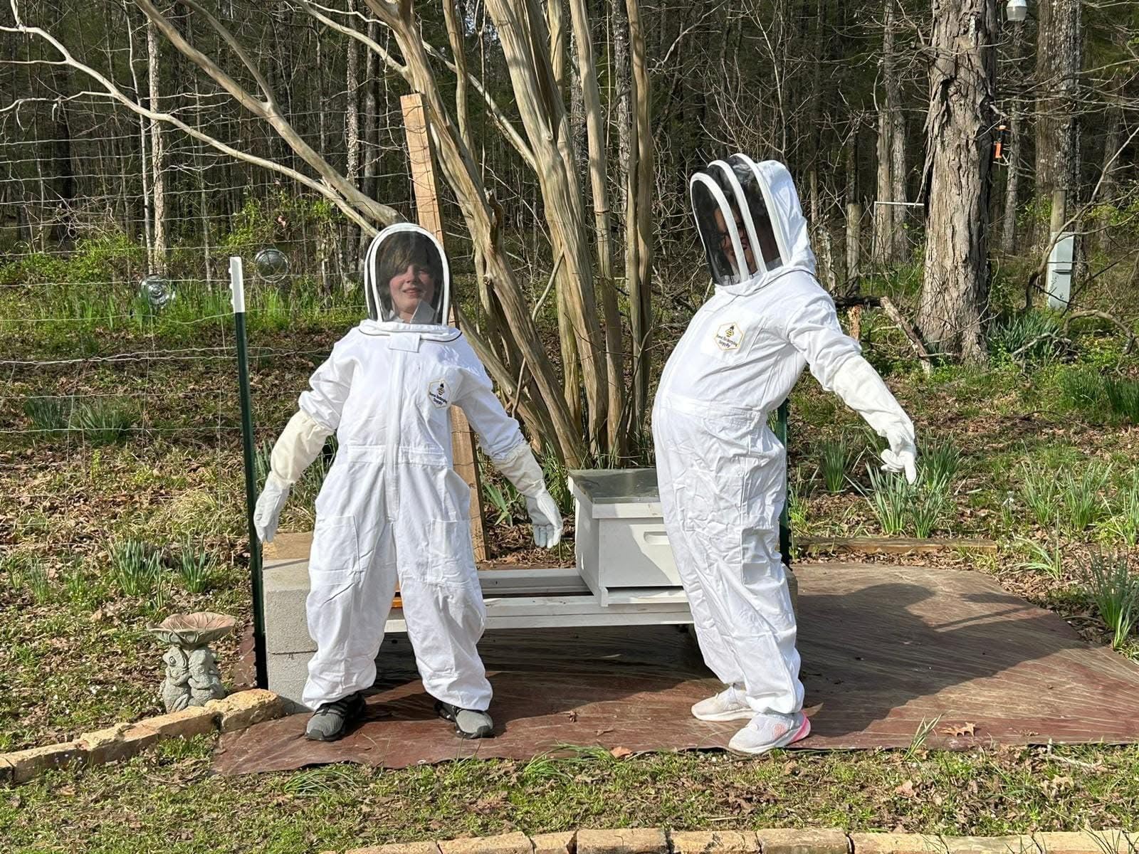 Professional Bee Suit with Gloves - Premium Cotton Beekeeper Suit, Includes Detachable Fencing Veil & Goatskin Bee Gloves, Complete Protective Gear Kit customer photo 1