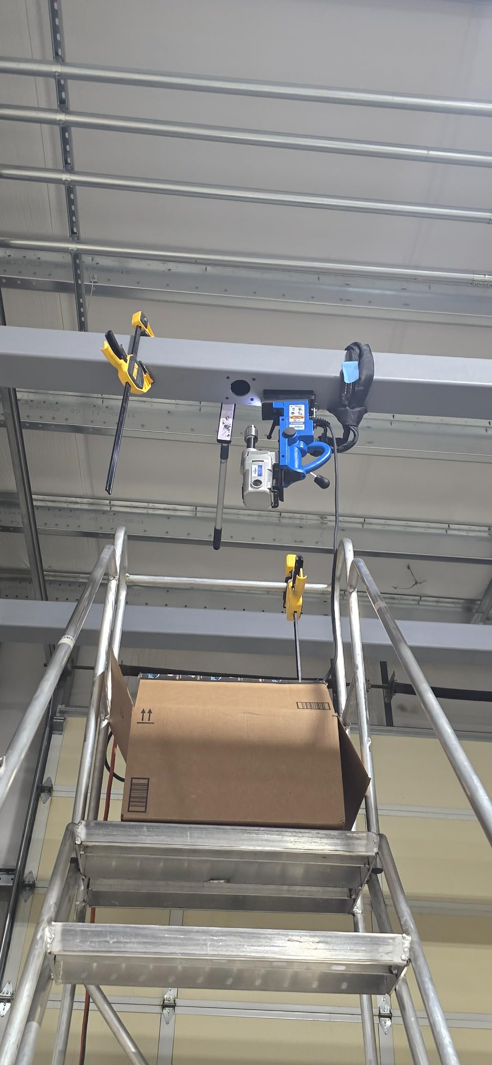 Hougen HMD904S 115-Volt Swivel Base Magnetic Drill Fabricator's Kit with Integrated Coolant Bottle Plus 1/2