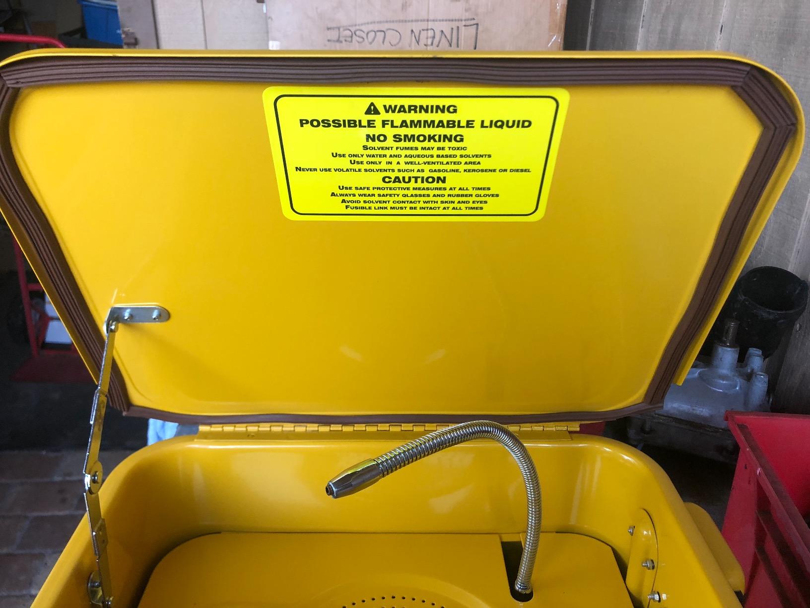 JEGS 5-Gallon Portable Parts Washer | 3.5 Gallon Solvent Capacity | 3.96 Gallon Per Minute Max Pump Output | Heavy Duty Steel | Powder Coated Black with JEGS Logo customer photo 2