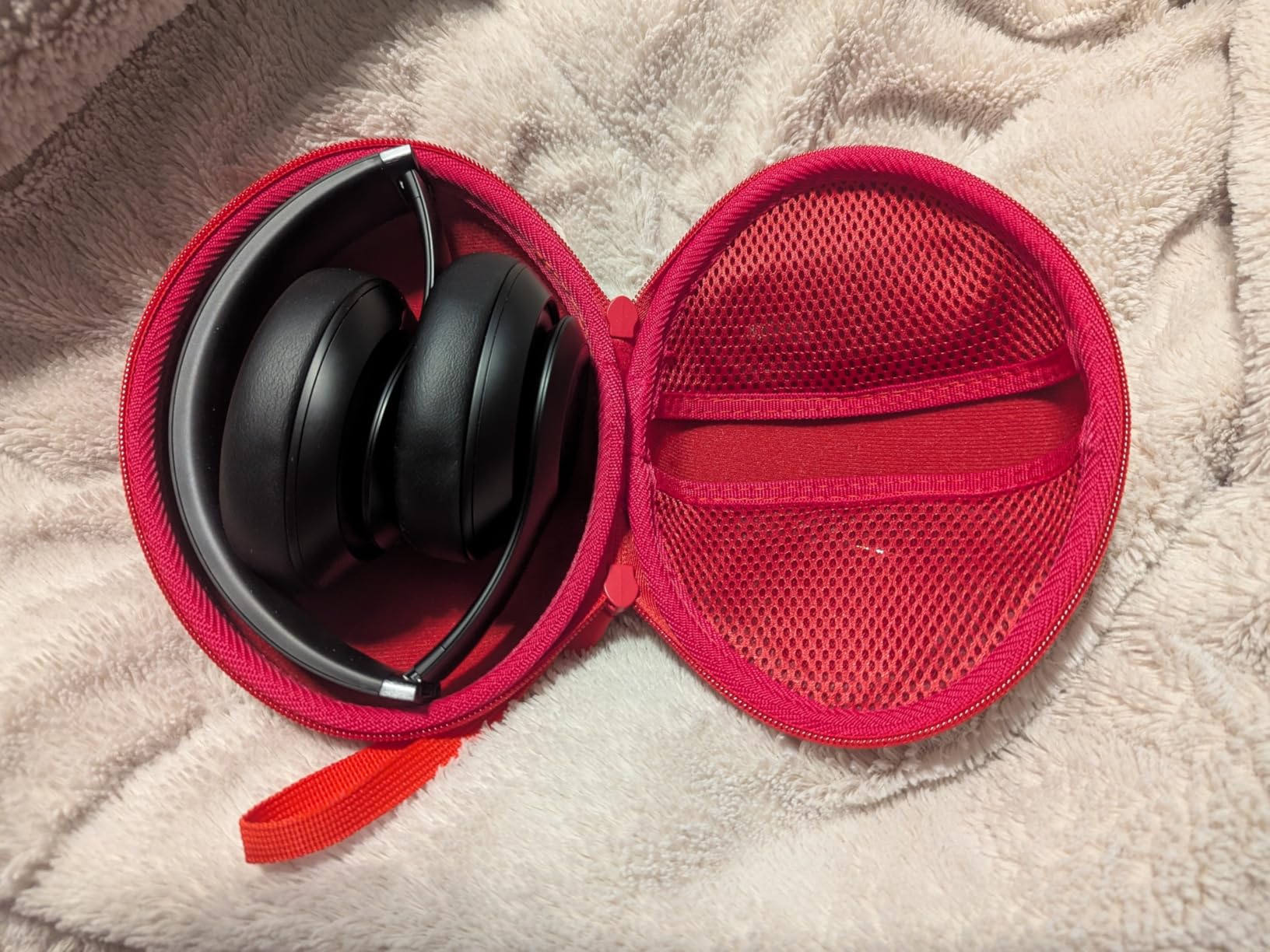 co2CREA for Beats Studio Pro / Studio3 / Solo4 / Solo3 Headphones, Hard Travel Case Compatible with Beats Wireless On-Ear Headphones (Black Case) customer photo 1