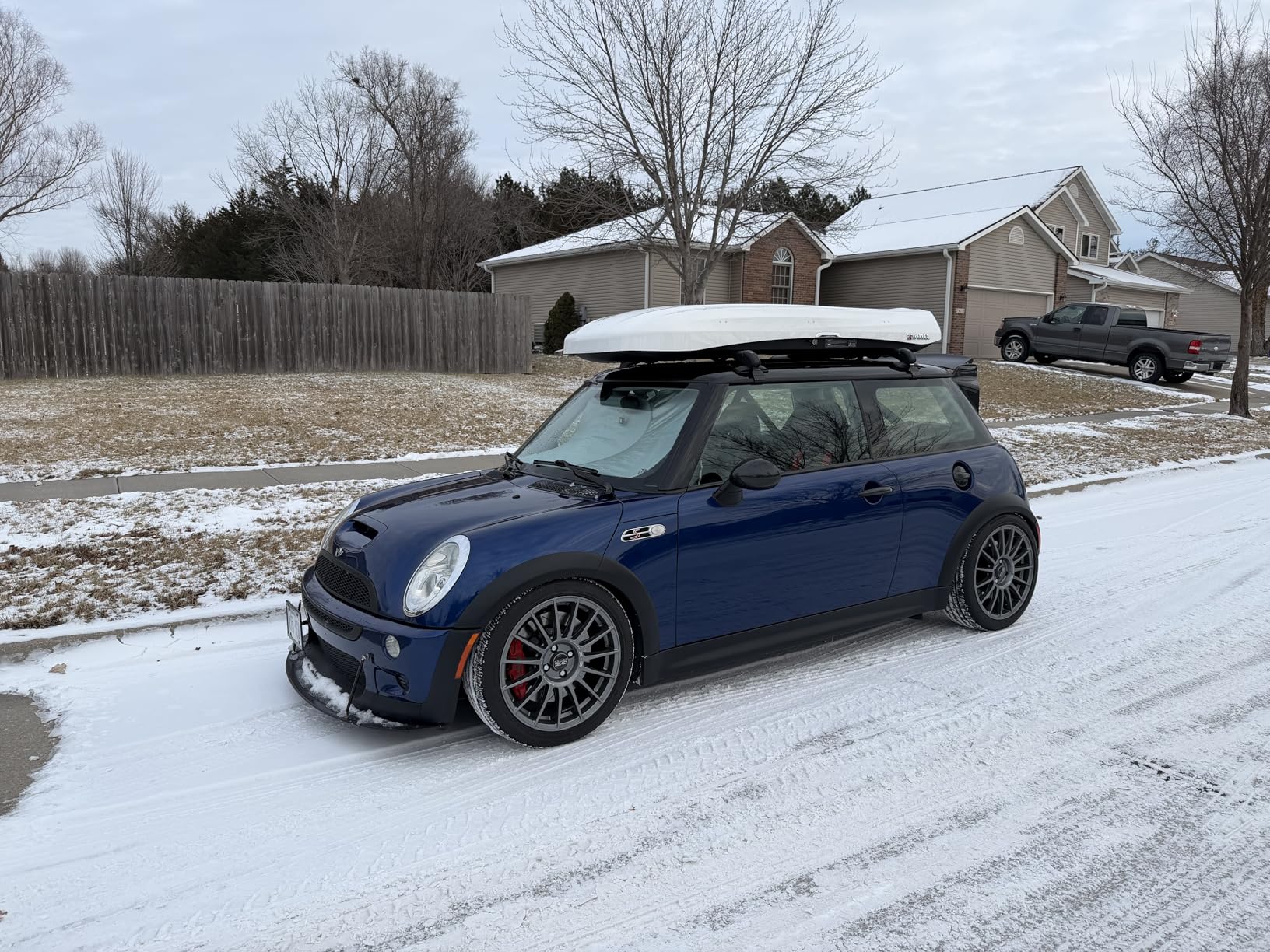 INNO BRM660WH Wedge Cargo Box - 11 Cubic FT Holds 6-8 Skis or 4 Snowboards (Gloss White) customer photo 1