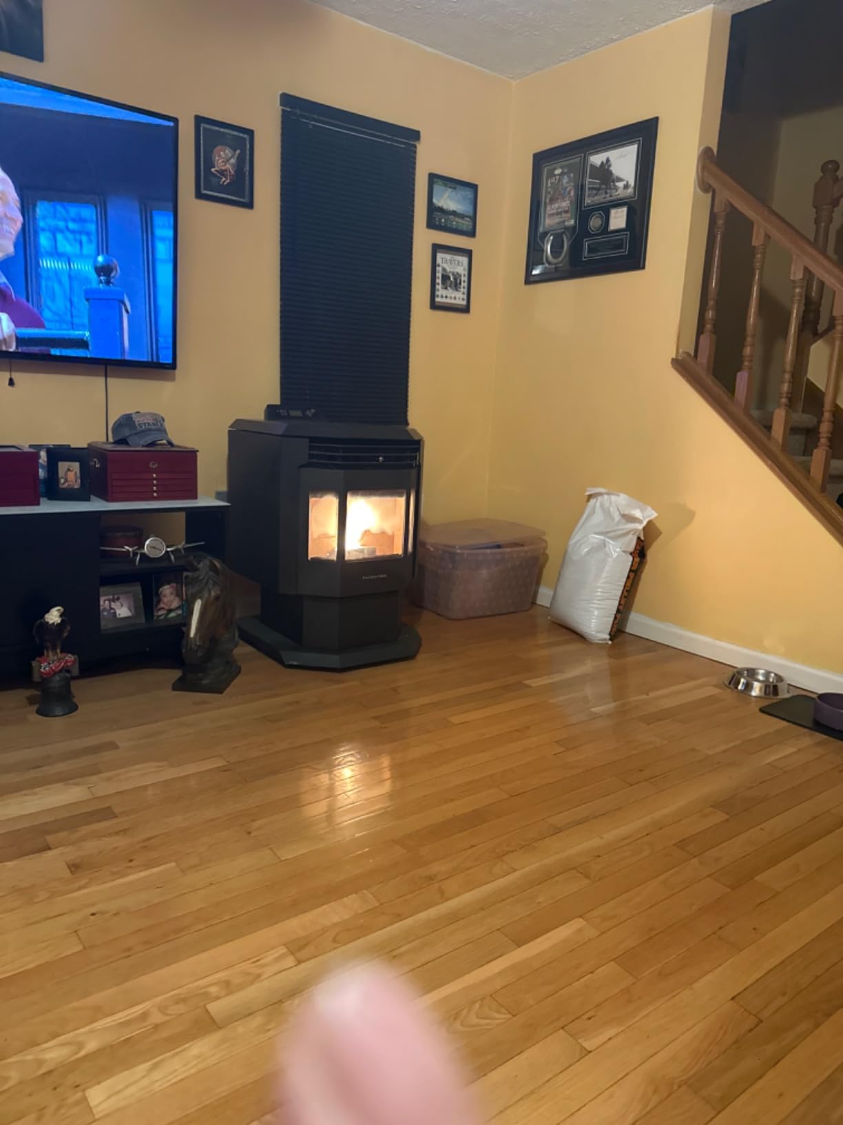 Comfortbilt HP21 Pedestal Wood Pellet Stove Black EPA Certified Heats 2,400 ft² 40 lb. Hopper customer photo 1