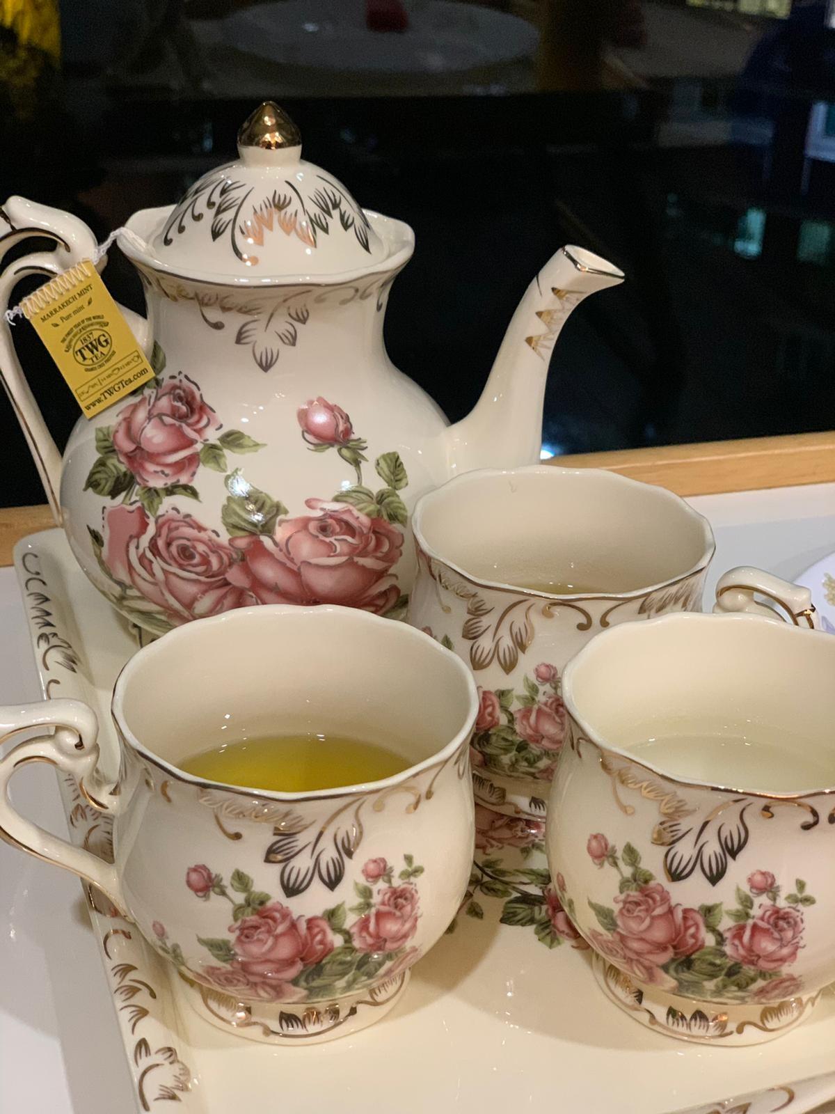 YOLIFE Porcelain Tea Set Vintage Rose, Tea Cups with Teapot, Serving Tray and Teaspoon Service for 4, Suitable for Tea Party Gifts customer photo 1