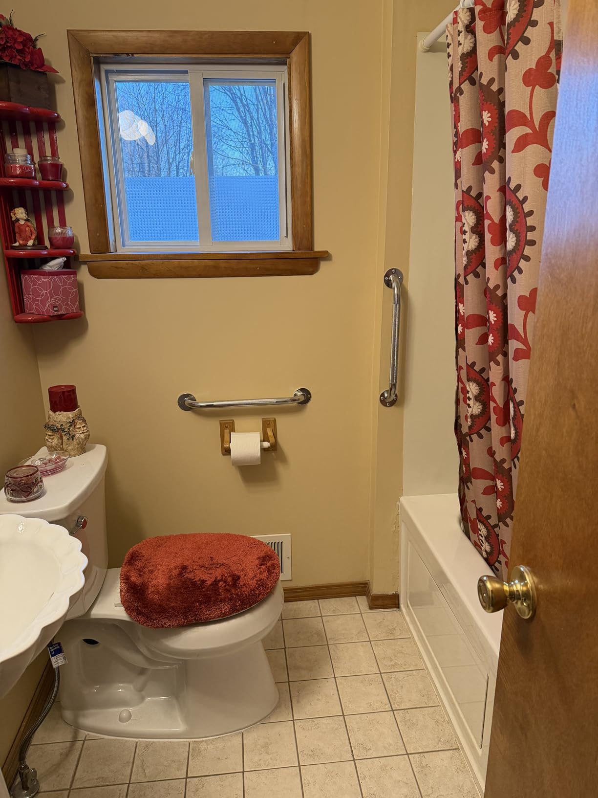 Amazon Basics Bathroom Handicap Safety Grab Bar, 24-inch Length, 1.25 Inch Diameter, Shower, 500LBs Capacity, ADA Compliant, Stainless Steel customer photo 1