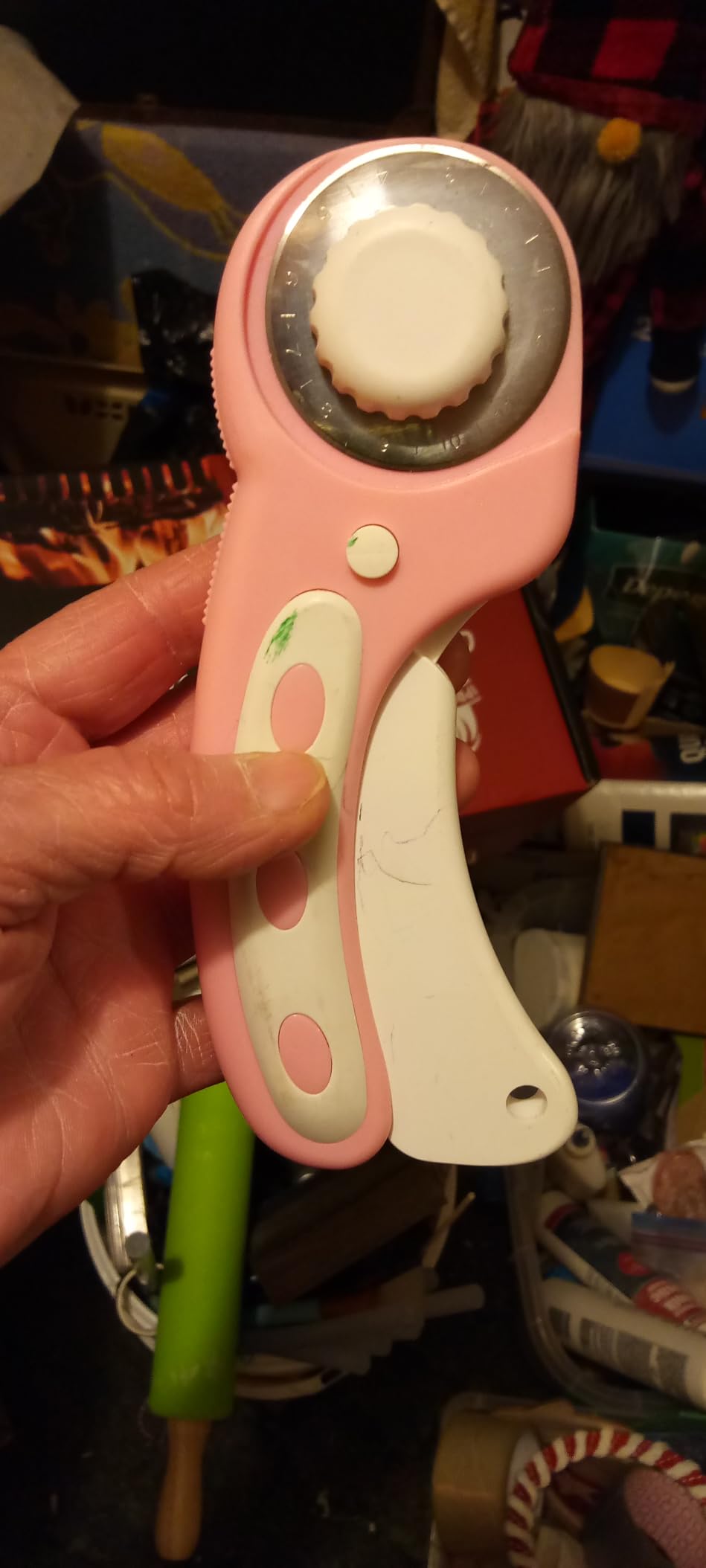 45mm Rotary Cutter with 5pcs Extra Blades, Ergonomic Handle Rolling Cutter with Safety Lock for Fabric, Leather, Crafting, Sewing, Quilting customer photo 2