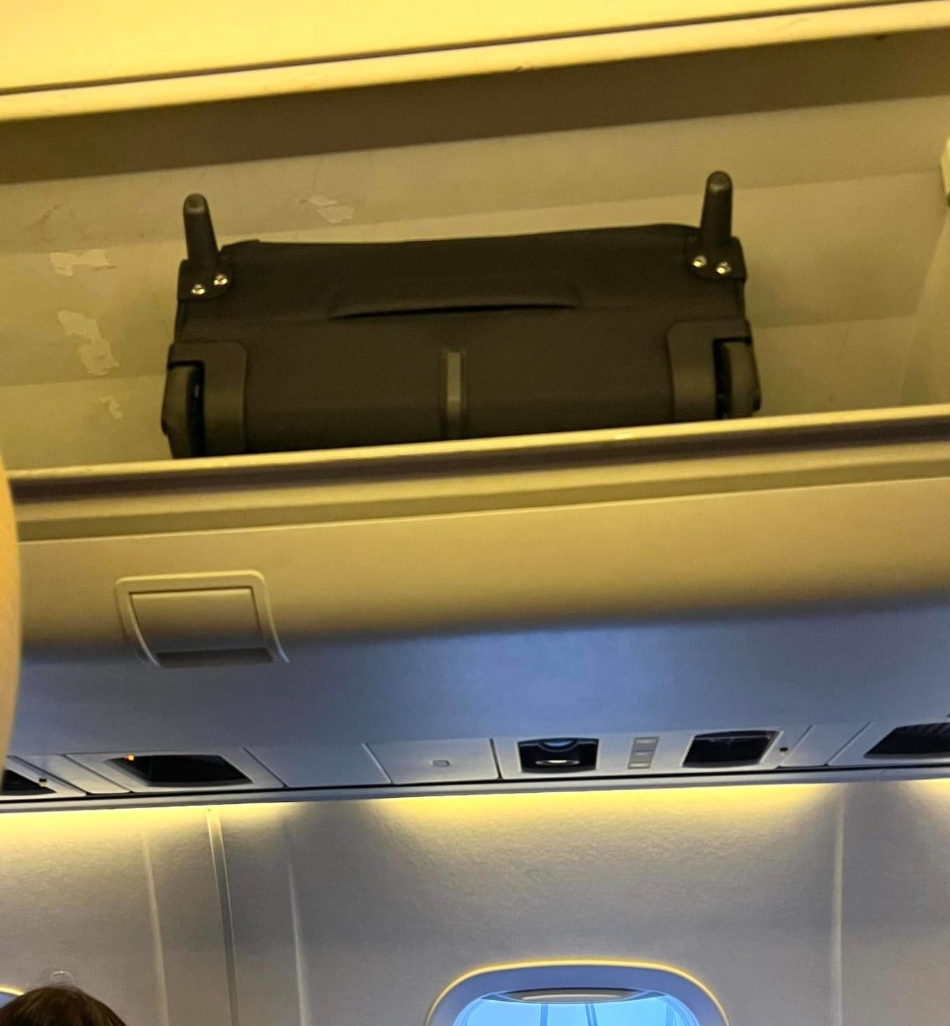 Travelpro Maxlite 5 Softside Lightweight Rolling Underseat Tote Upright 2 Wheel Bag, Men and Women, 14-Inch - Black customer photo 1