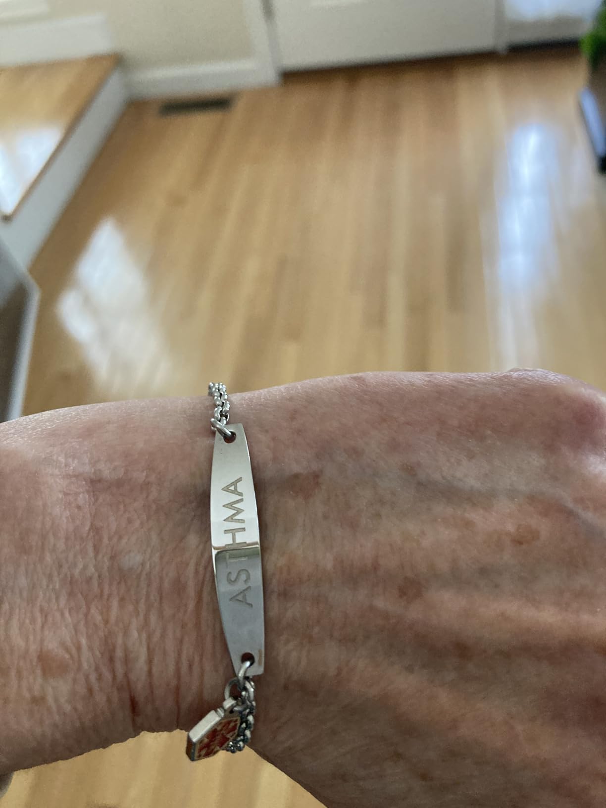 LinnaLove-Pre-engraved Simple Rolo chain Medical alert id bracelet for Women customer photo 2