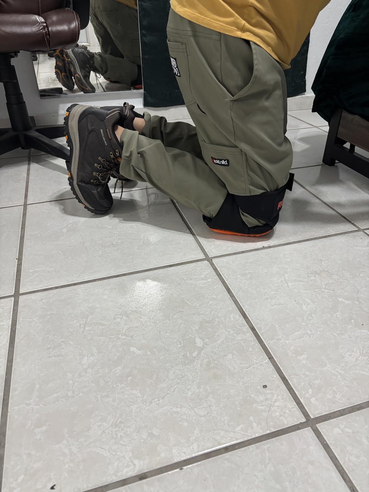 REXBETI Knee Pads for Work, Construction Knee Pads for Men, Heavy Duty Comfortable Anti-slip Foam Gel Knee Pads for Gardening Flooring and Cleaning, Strong Stretchable Straps, Orange customer photo 2