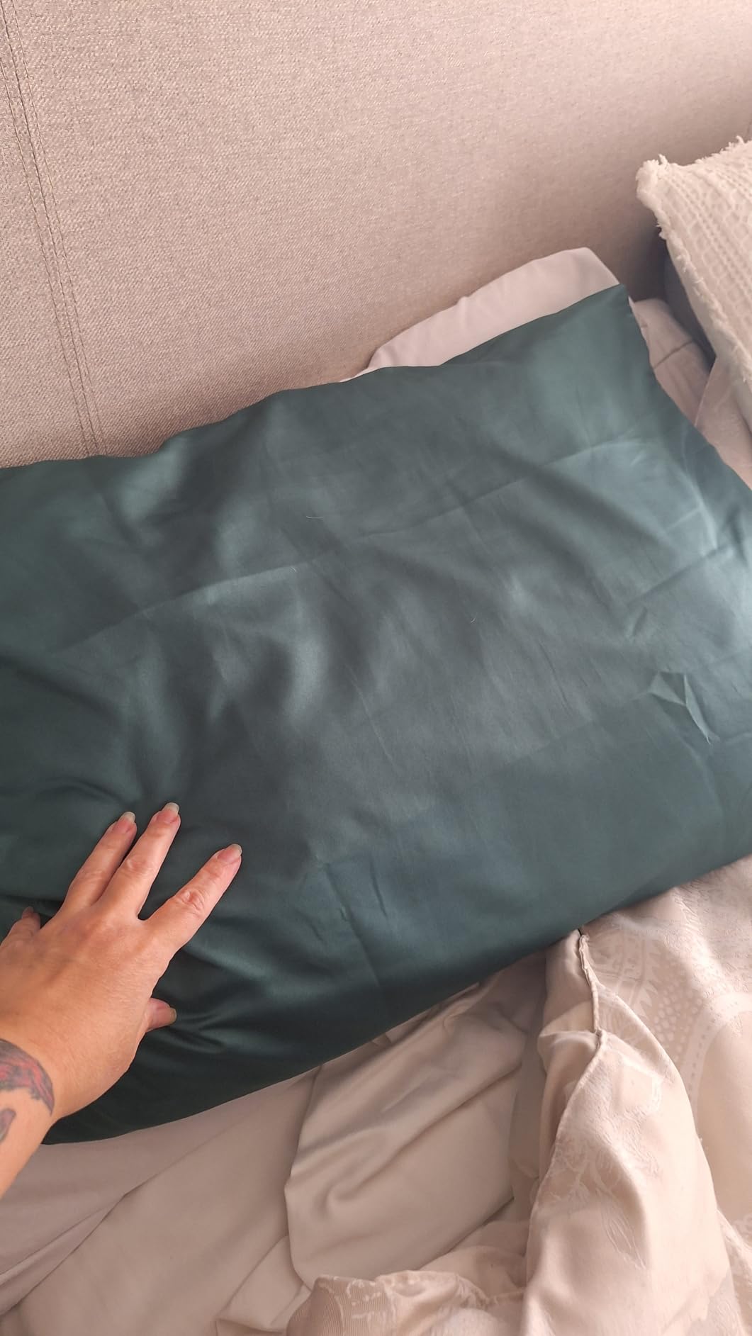 NTBAY Zippered Satin Pillow Cases for Hair and Skin, Luxury Standard Hidden Zipper Pillowcases Set of 2, 20x26 Inches, Black customer photo 1