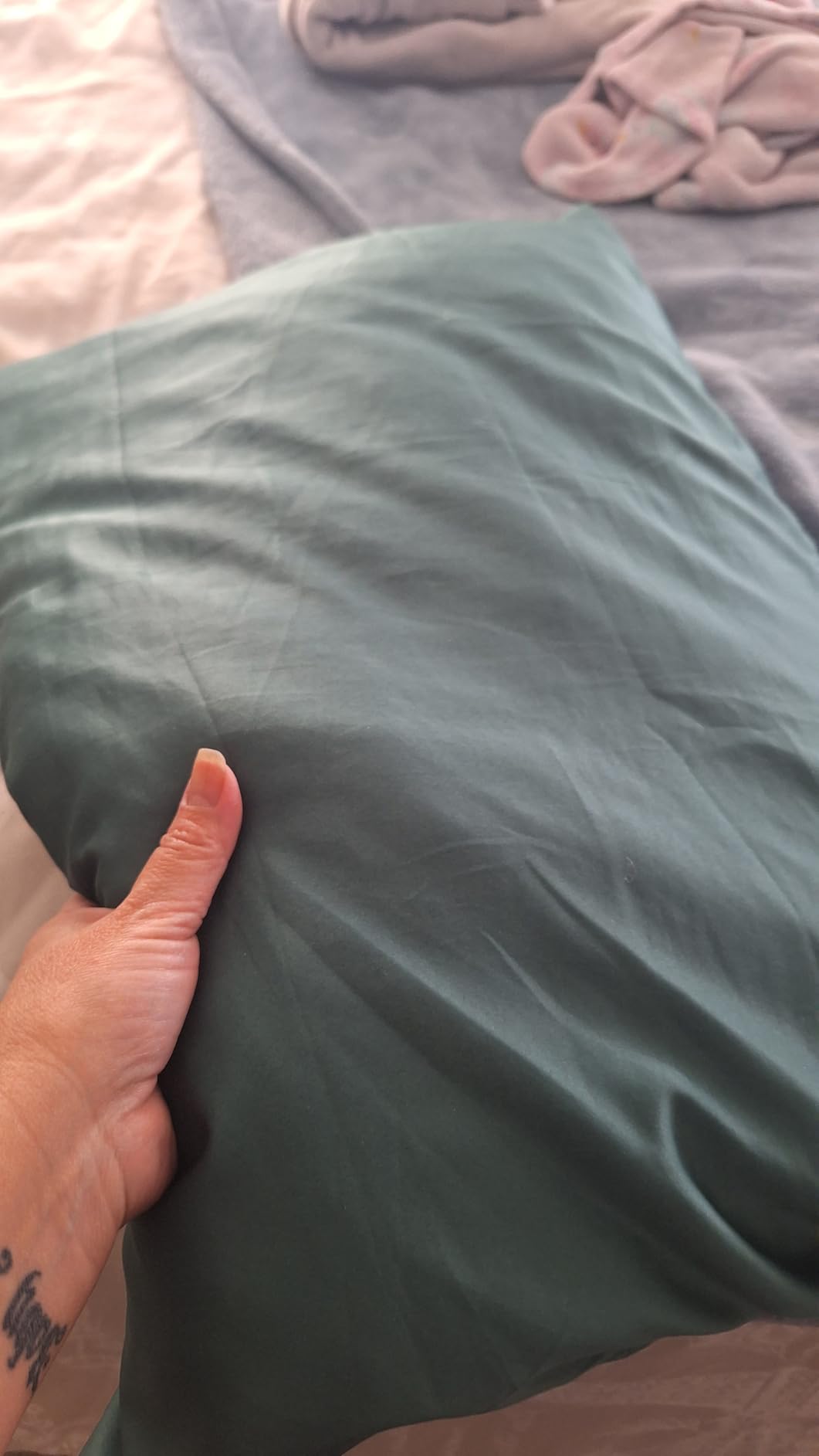 NTBAY Zippered Satin Pillow Cases for Hair and Skin, Luxury Standard Hidden Zipper Pillowcases Set of 2, 20x26 Inches, Black customer photo 2