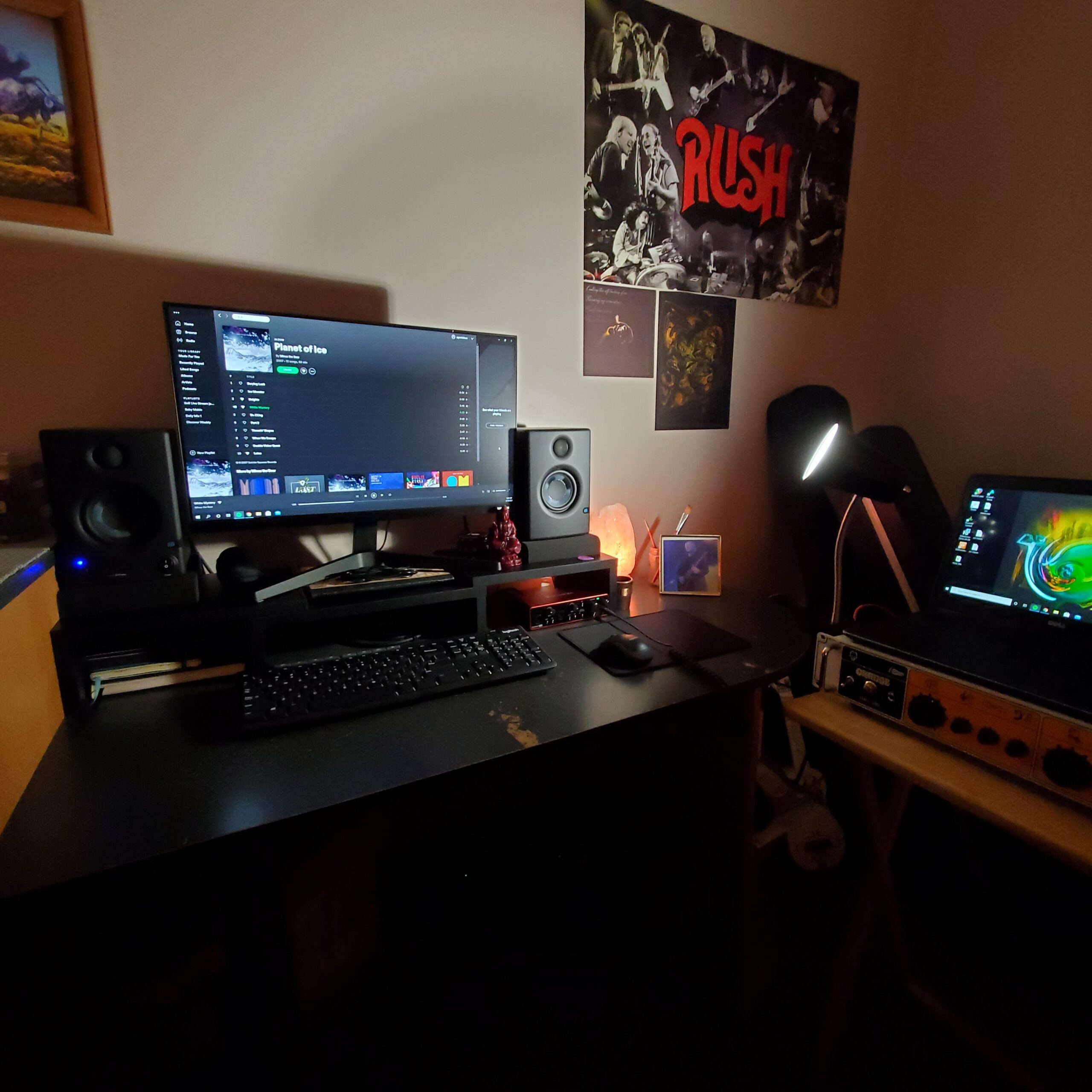 Amazon Basics Nylon Braided USB-C to USB-A 2.0 Fast Charging Cable, 480Mbps Speed, USB-IF Certified, for Apple iPhone 16/15, iPad, Samsung Galaxy, Tablets, Laptops, 6 foot, Dark Grey customer photo 1