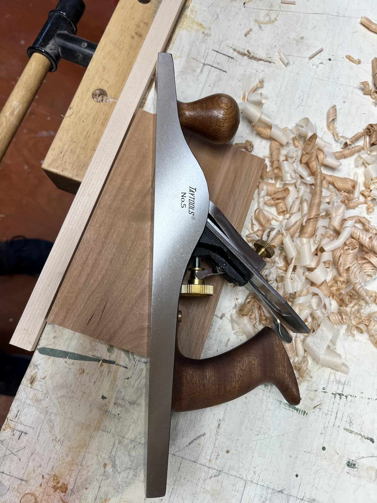 Taytools 469607 Jack Smoothing Bench Hand Plane #5, 14-1/4 Inch Sole, Ductile Cast Body, Lapped Sides and Bottom, Blade RHC 55-60, Sapele Handle and Tote customer photo 1
