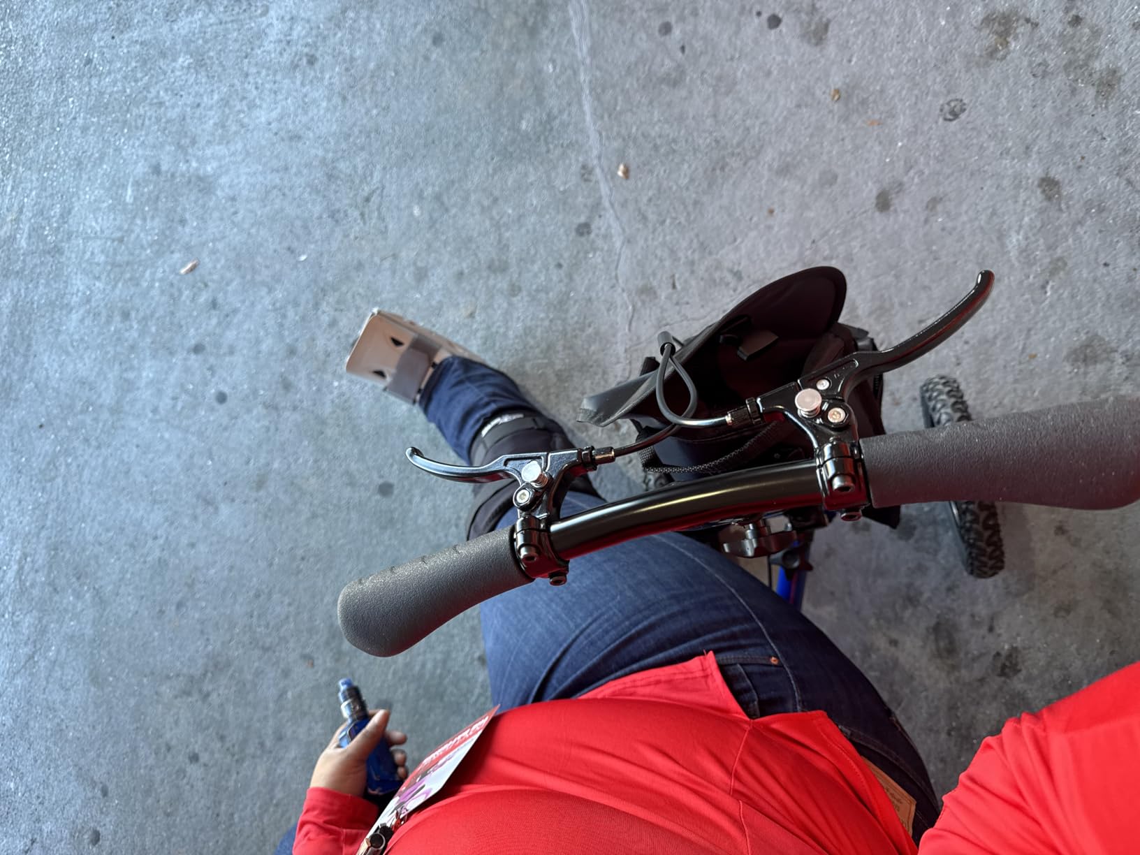 Vive Mobility All Terrain Knee Scooter Walker for Foot Injuries - Adult Broken Leg Crutch Cart Roller for Surgery, Broken Foot, Ankle Injury - Kneeling Rolling Steerable Seated Wheel Scooter Aid customer photo 1