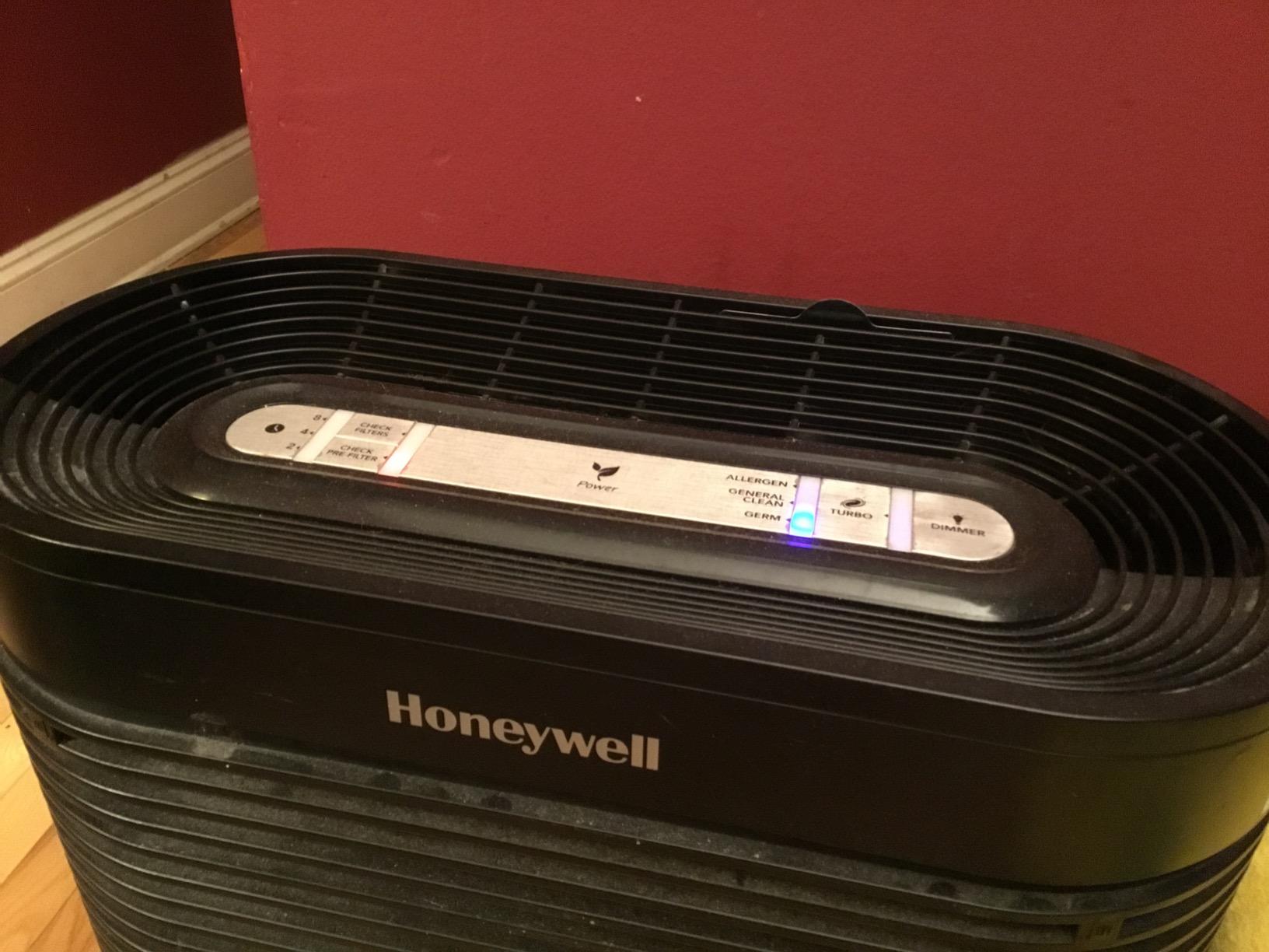 Honeywell HPA300 HEPA Air Purifier, Airborne Allergen Reducer for Large Rooms (465 sq ft), White - Wildfire/Smoke, Pollen, Pet Dander, and Dust customer photo 1