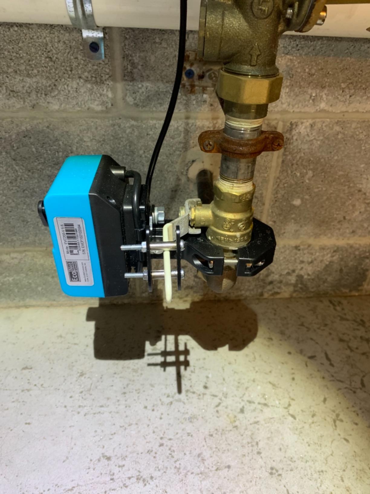 EVC200-HCSML The Bulldog Valve Robot, Z-Wave Water Valve, Smart Home Controller Required, Easy to Install and No Plumbing Required, Valves up to 1.5