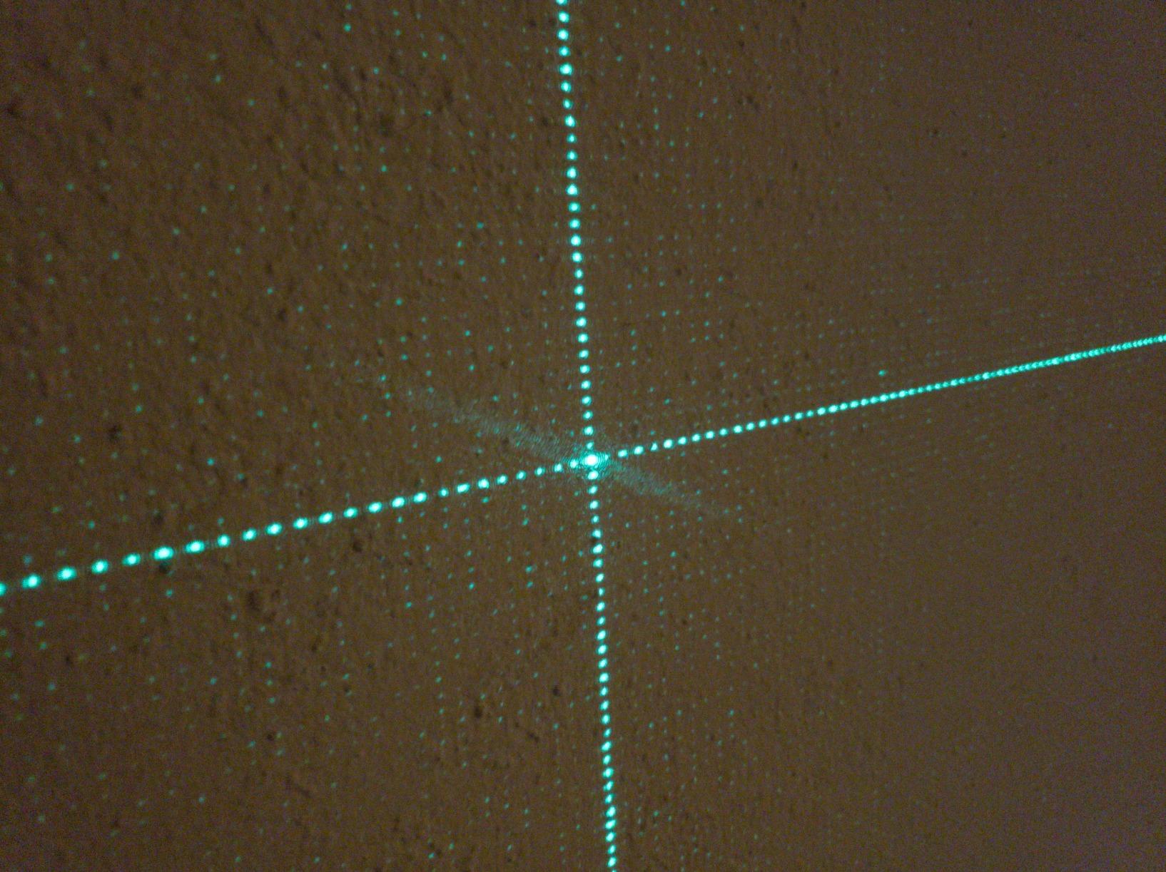 SKIL Self-Leveling Green Cross Line Laser with Projected Measuring Marks - LL932401 customer photo 2