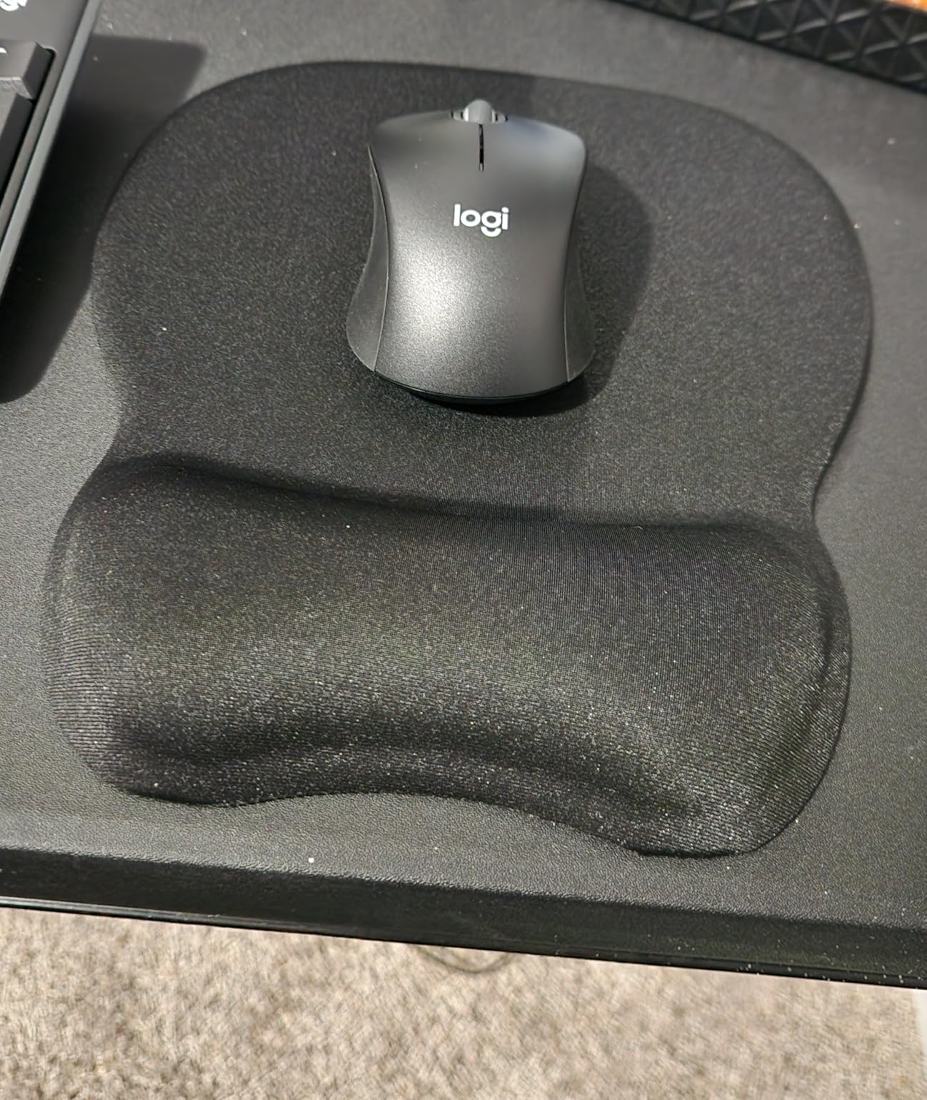 MROCO Ergonomic Mouse Pad with Gel Wrist Rest, Smooth Wrist Support Surface, Non-Slip PU Base for Pain Relief, Comfortable Mousepad for Computer, Laptop, Office & Home, 9.4 x 8.1 in, Black customer photo 1