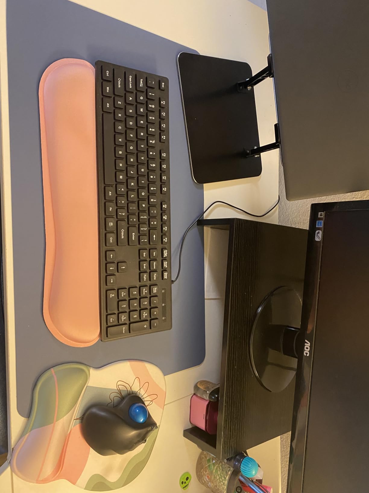 MROCO Ergonomic Mouse Pad with Gel Wrist Rest, Smooth Wrist Support Surface, Non-Slip PU Base for Pain Relief, Comfortable Mousepad for Computer, Laptop, Office & Home, 9.4 x 8.1 in, Black customer photo 2